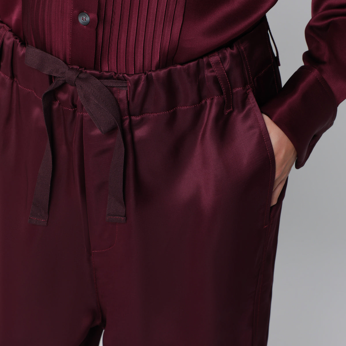 Pantaloni fluidi color melanzana in viscosa lucida