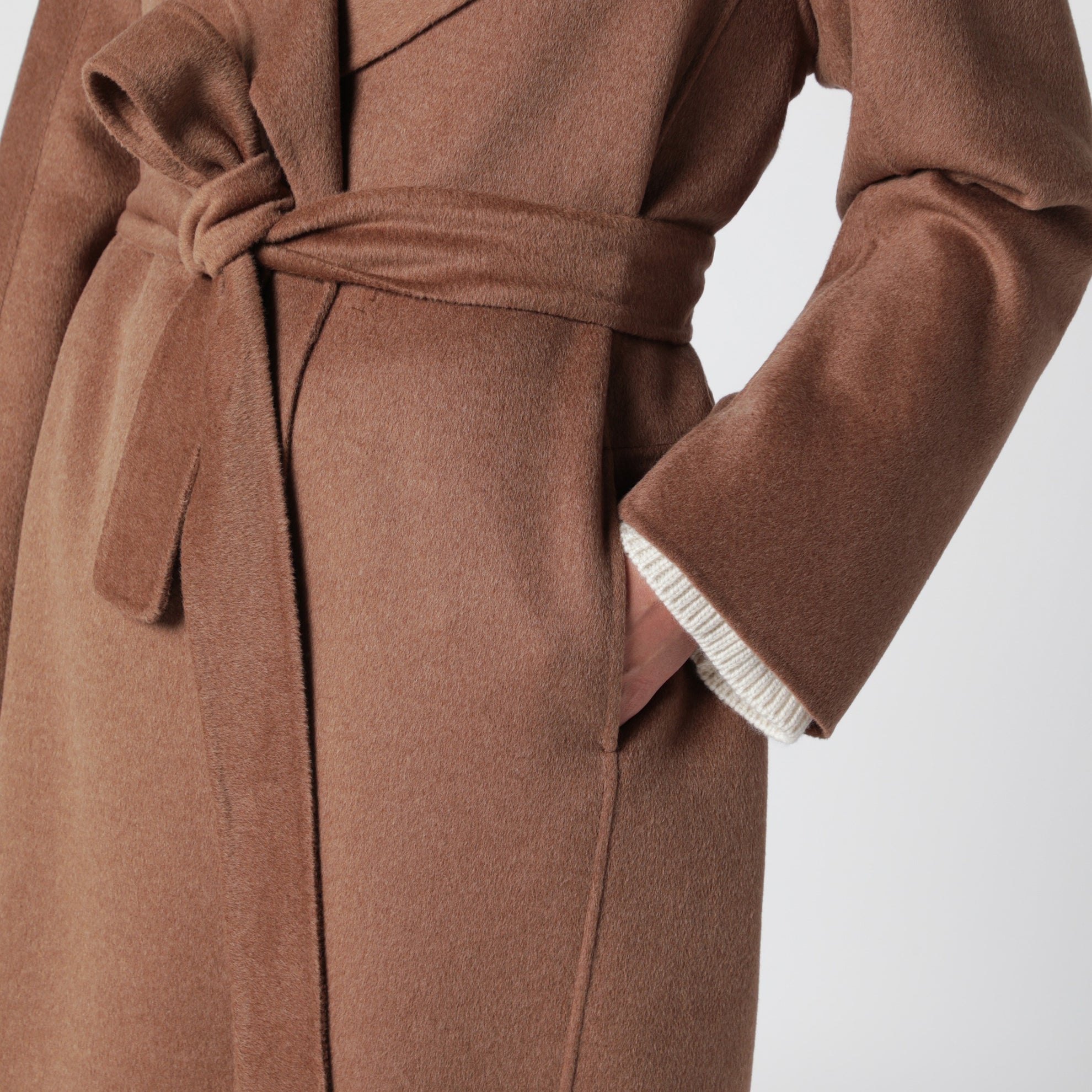 Cappotto midi color cammello in lana e cachemire