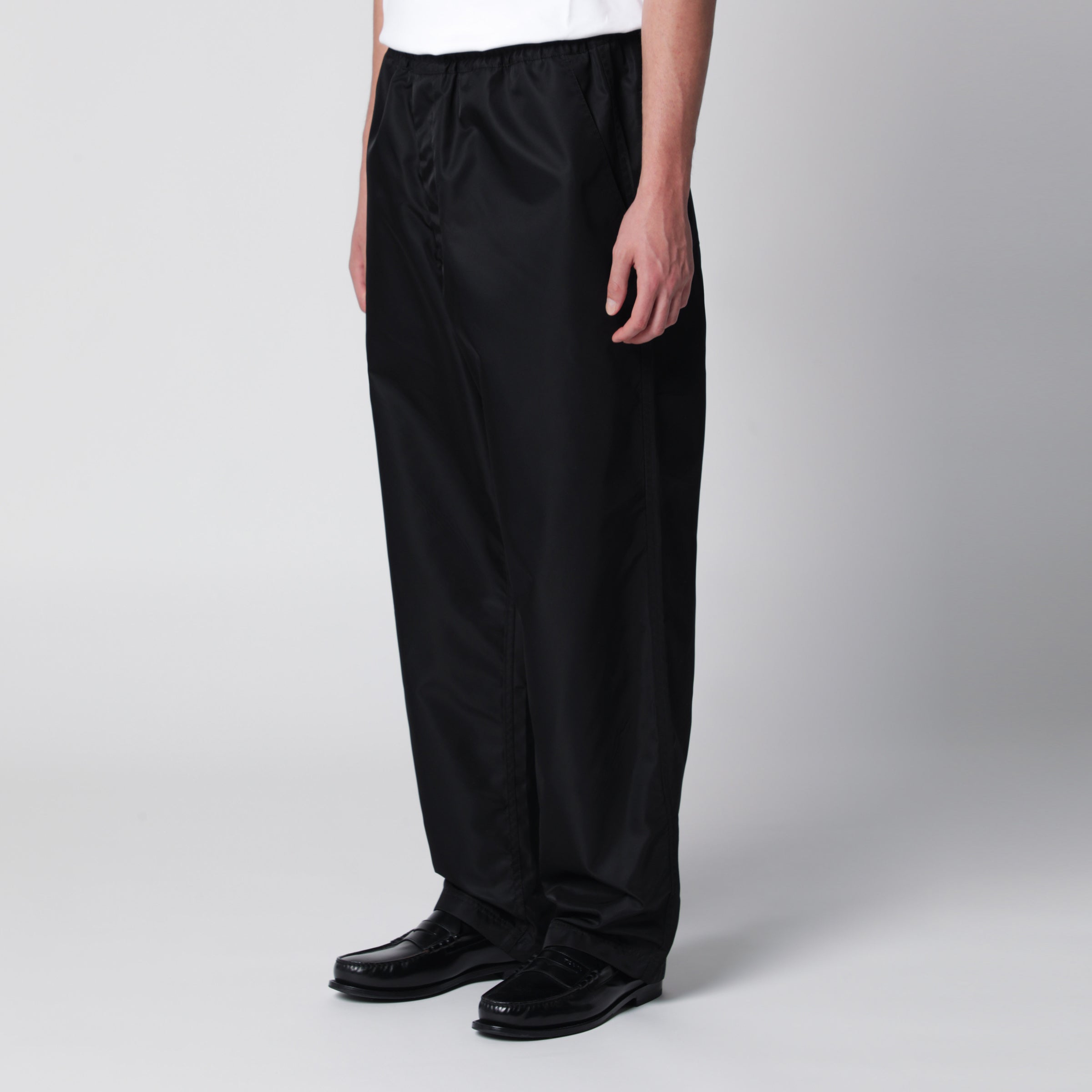 Prada Pantaloni in Re-Nylon neri | TheDoubleF