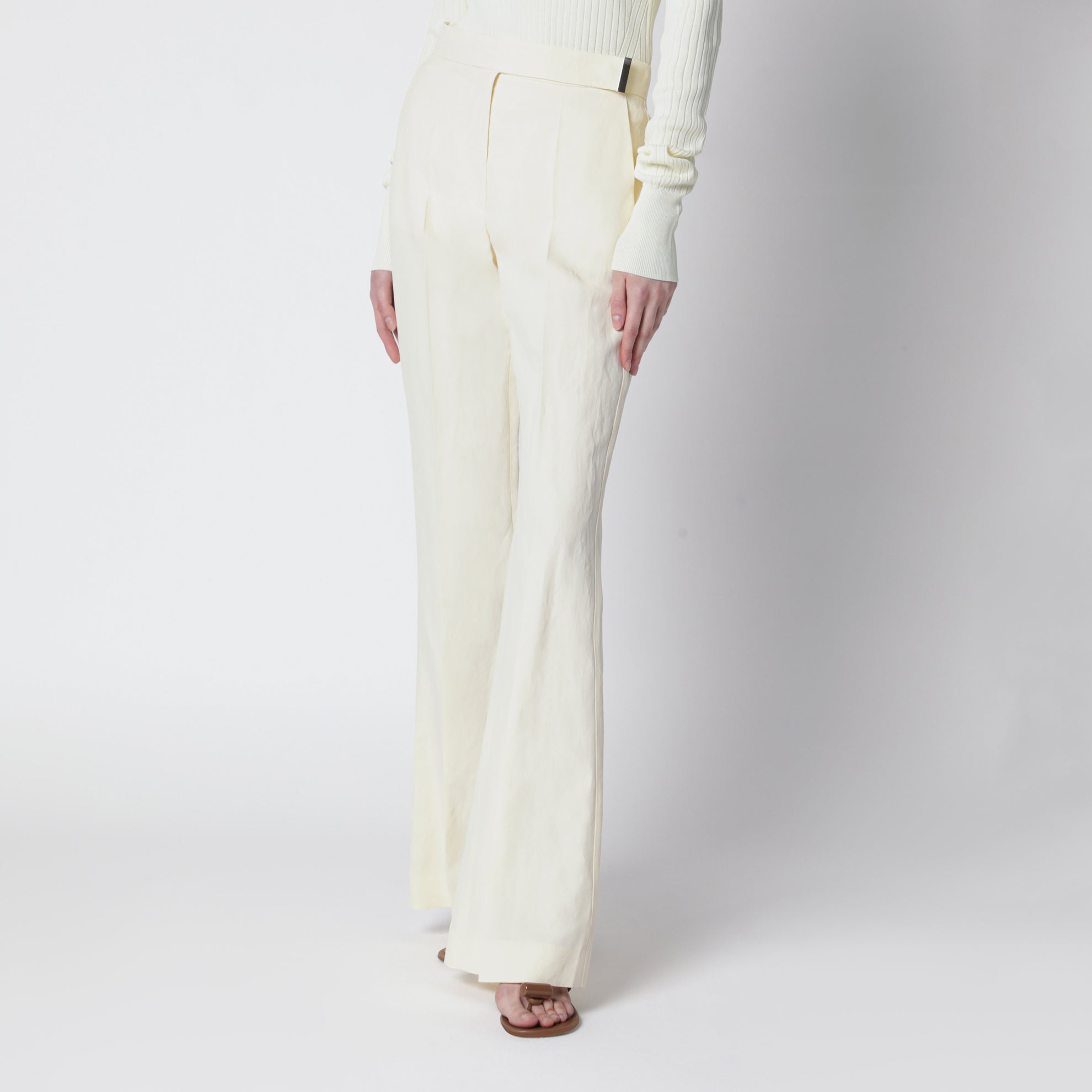 Pantalone flare a vita bassa in viscosa e carta tessile