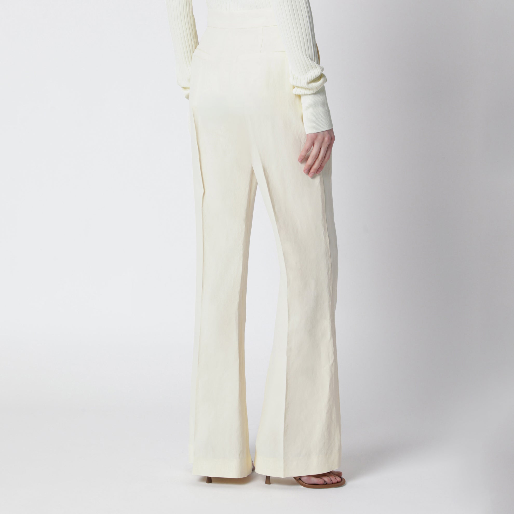 Pantalone flare a vita bassa in viscosa e carta tessile