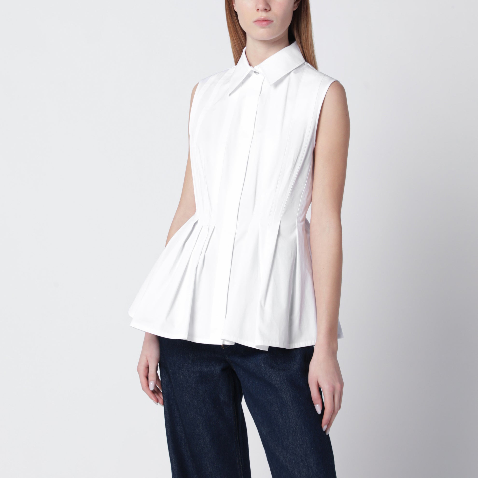 Sleeveless shirt in optical white cotton canvas
