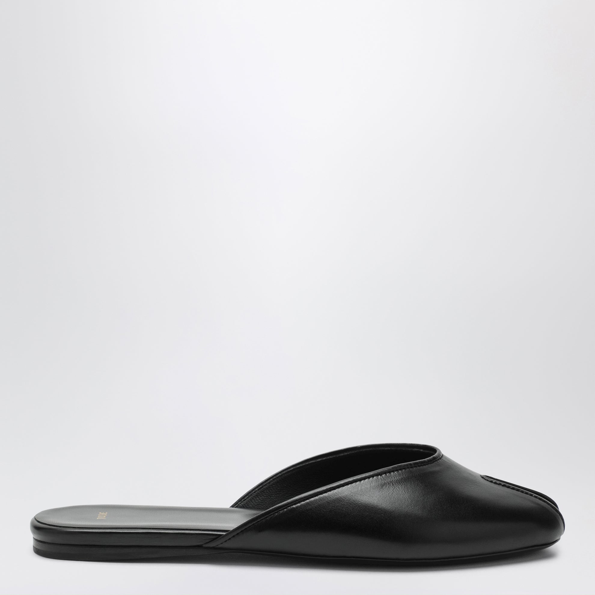 Date low sabot in black leather