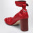 Rote Pumps mit D-Ring-Logo