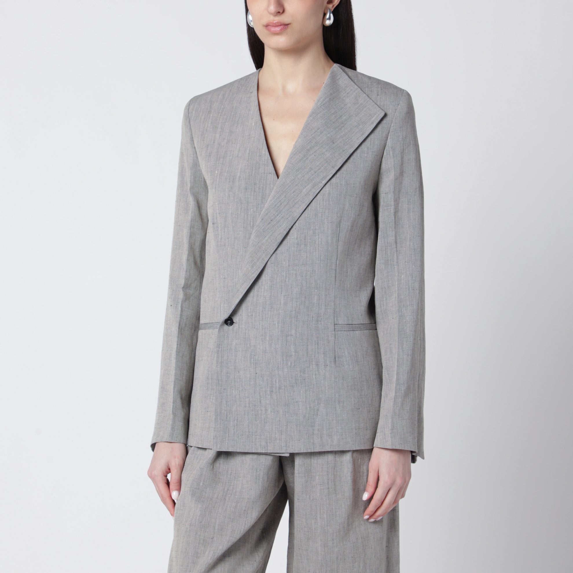 Suna tailored jacket with an asymmetric opening and lapel