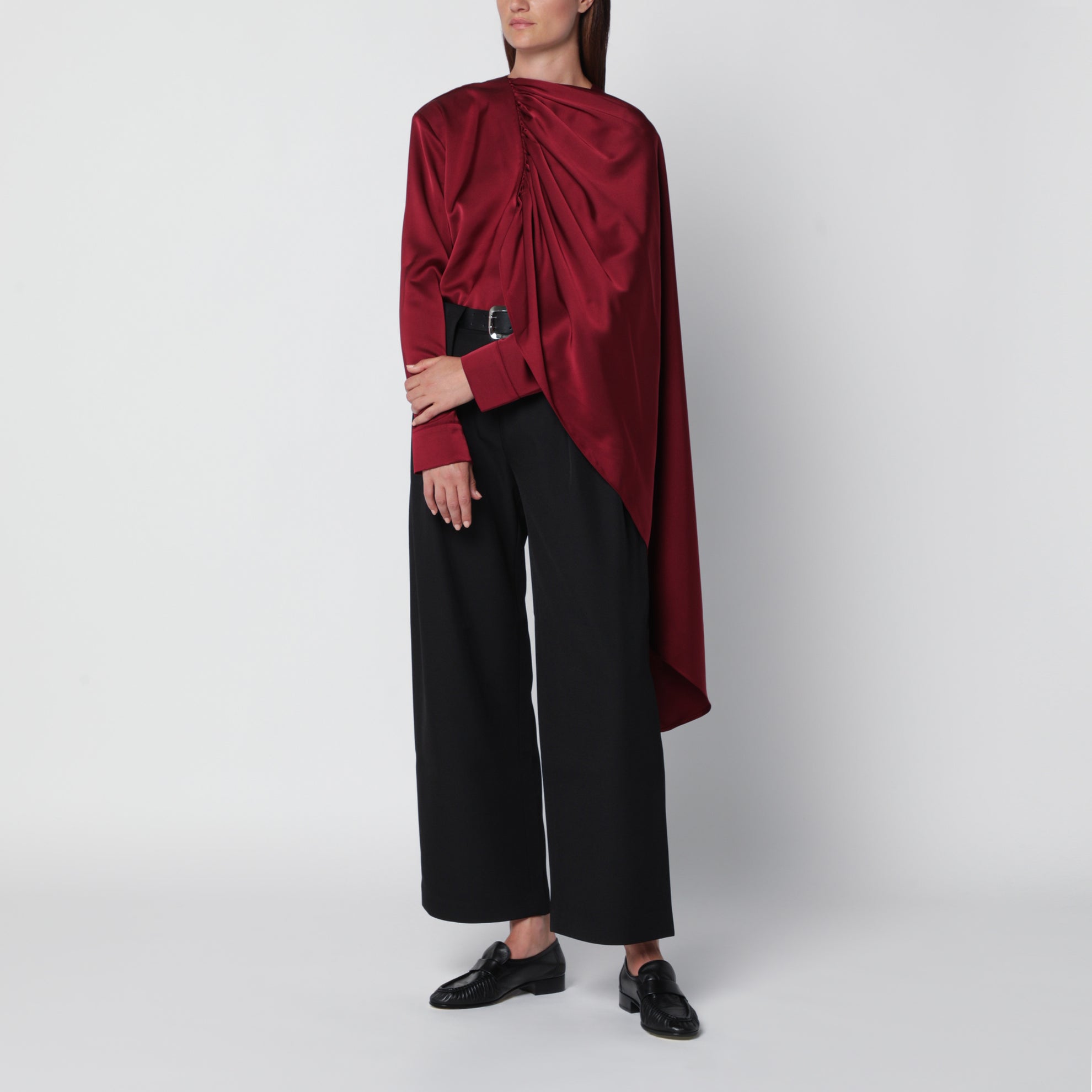 Blusa drappeggiata Koa color burgundy in raso 