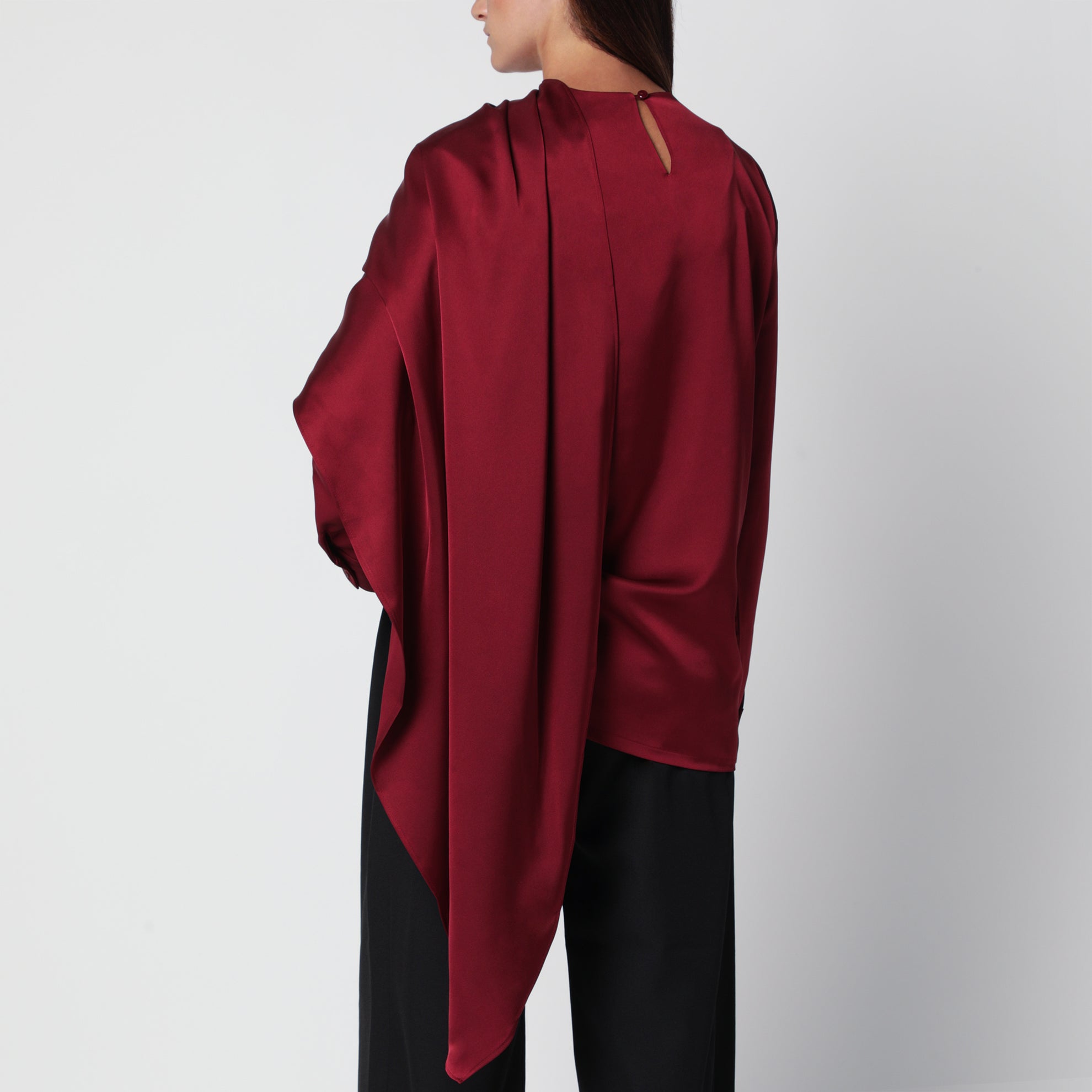Blusa drappeggiata Koa color burgundy in raso 