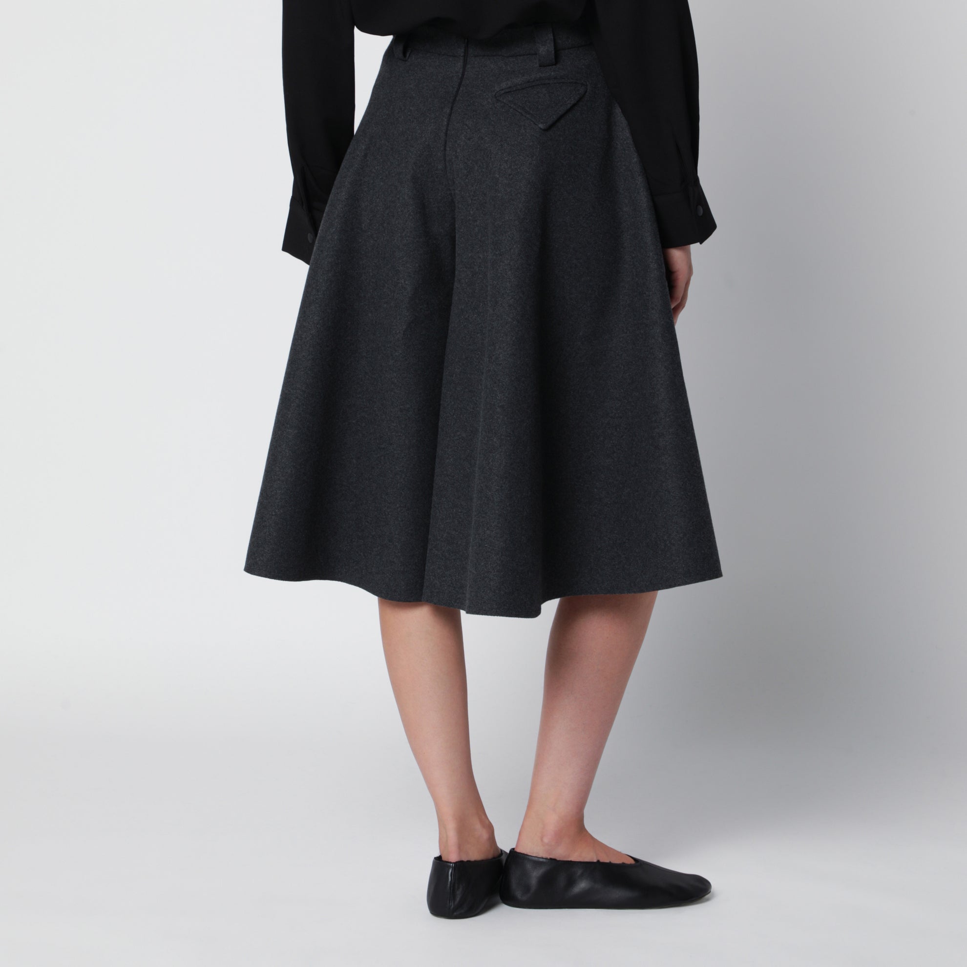 Gonna svasata a ruota grigia scura