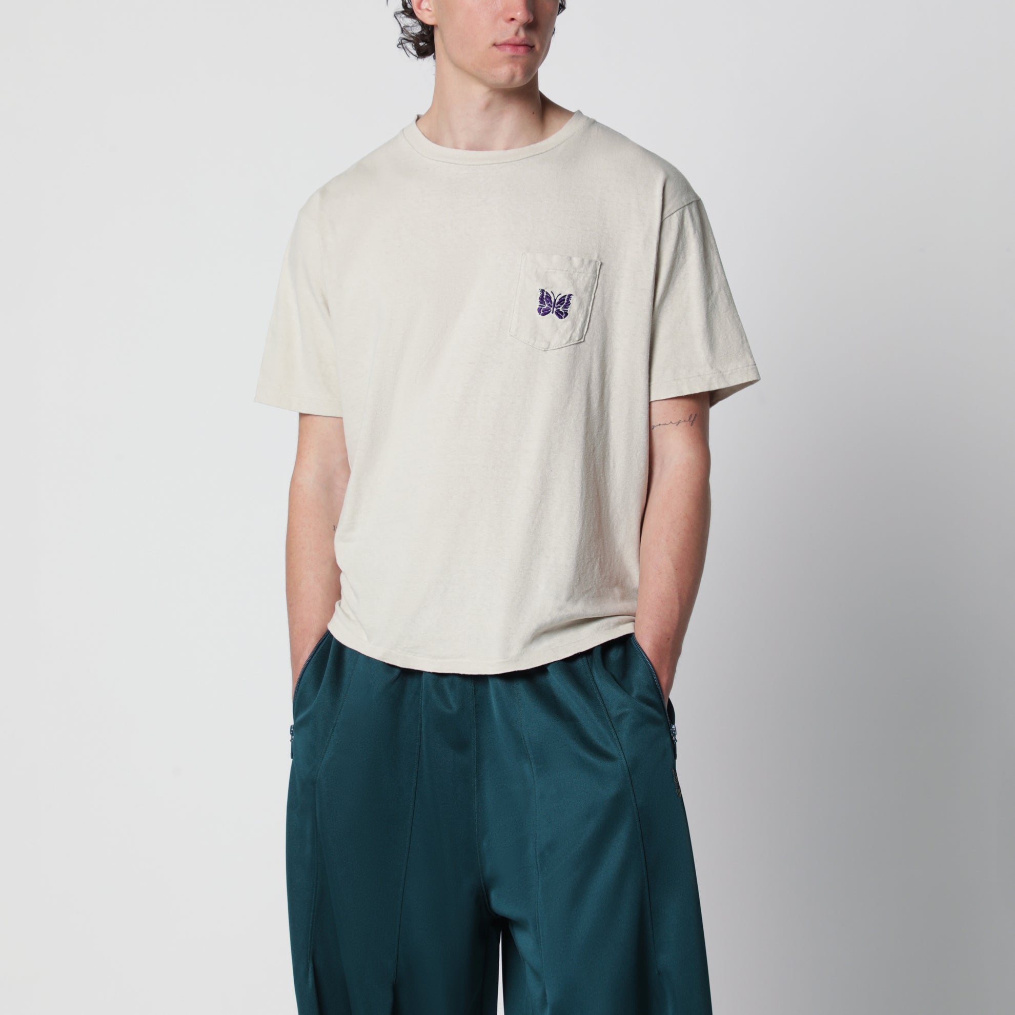 T-shirt in cotone beige con ricamo