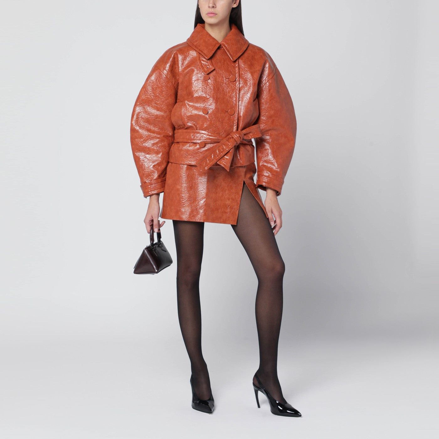 Veste ceinturée couleur cuir en simili-cuir