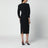 Schwarzes Midikleid mit abgerundeten Schultern
