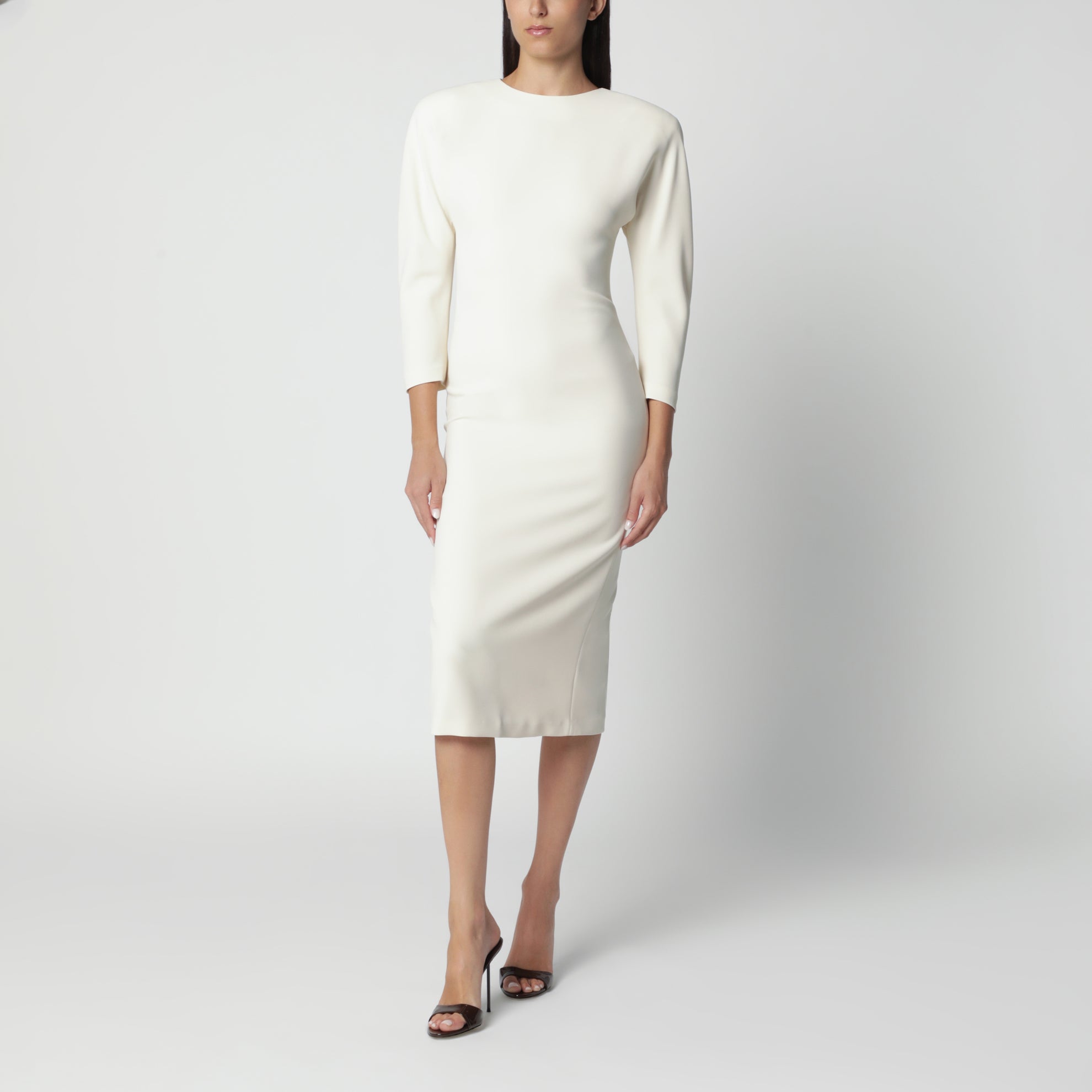 Abito midi bianco latte con spalle arrotondate