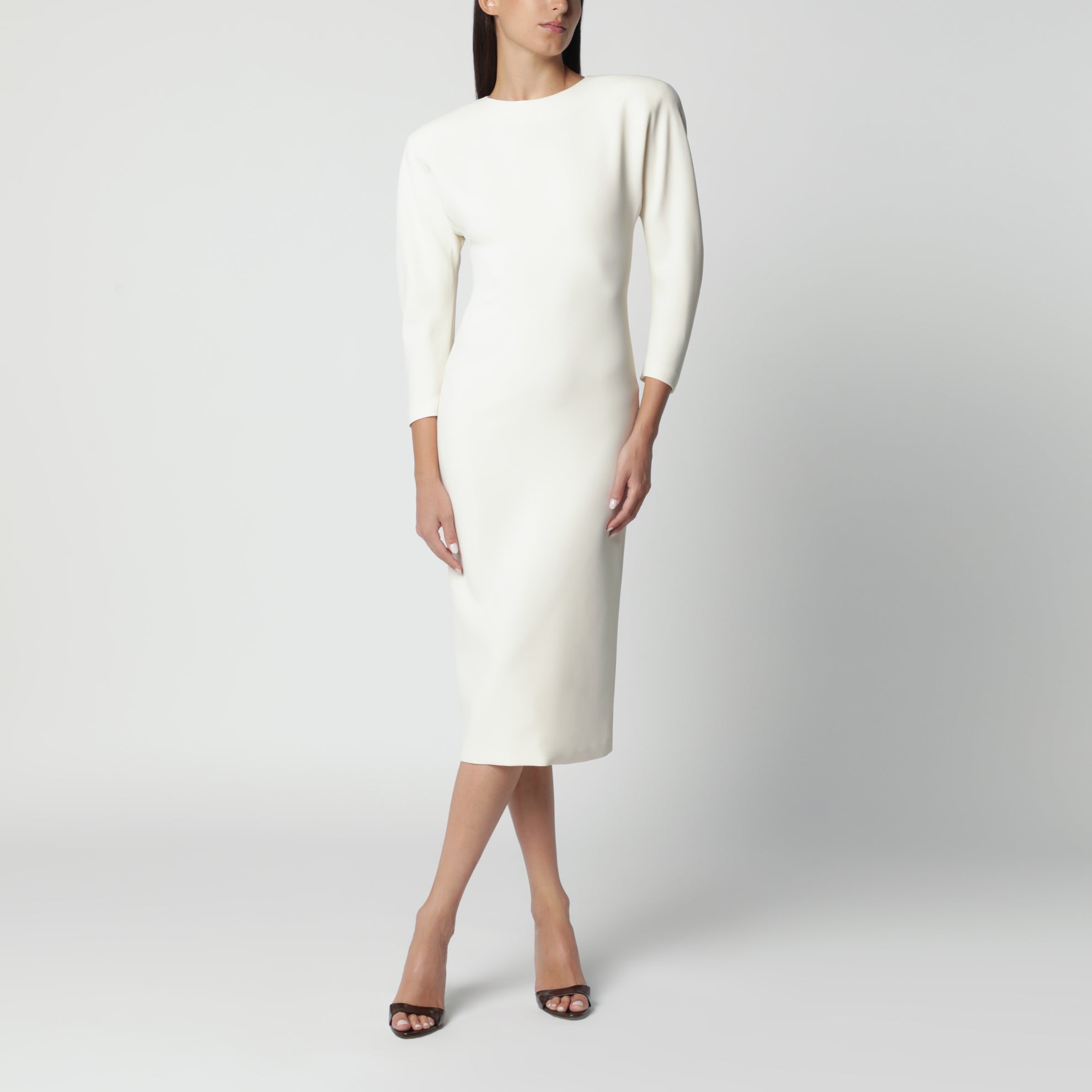 Abito midi bianco latte con spalle arrotondate