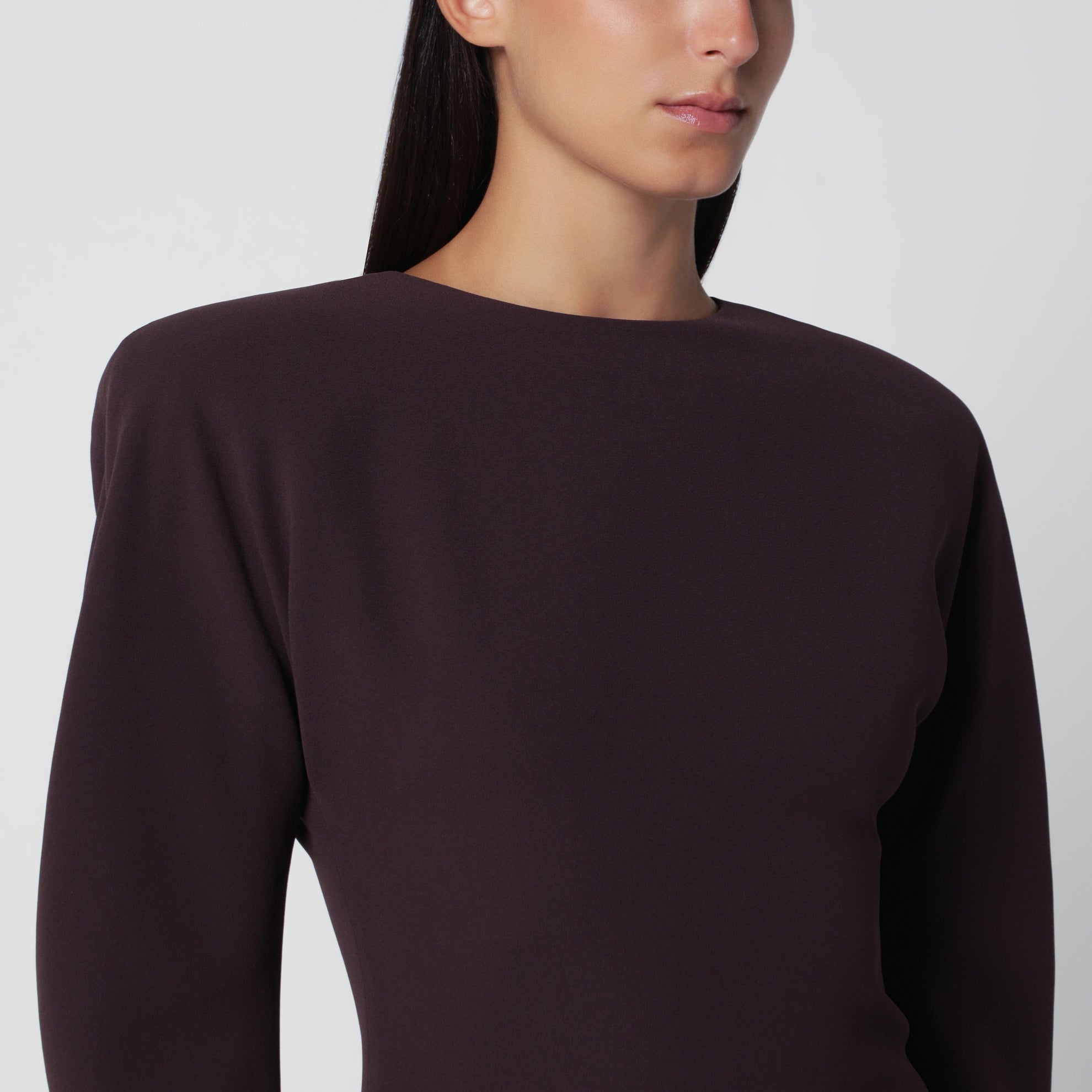 Abito midi rouge noir con spalle arrotondate