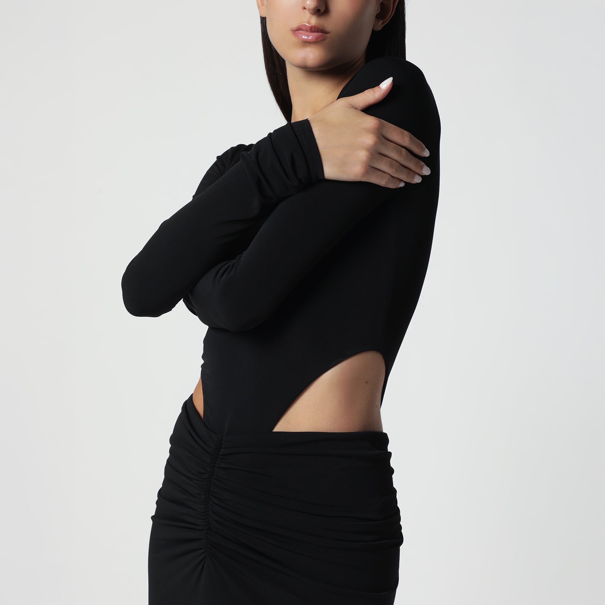 Abito midi nero con dettaglio cut-out in vita