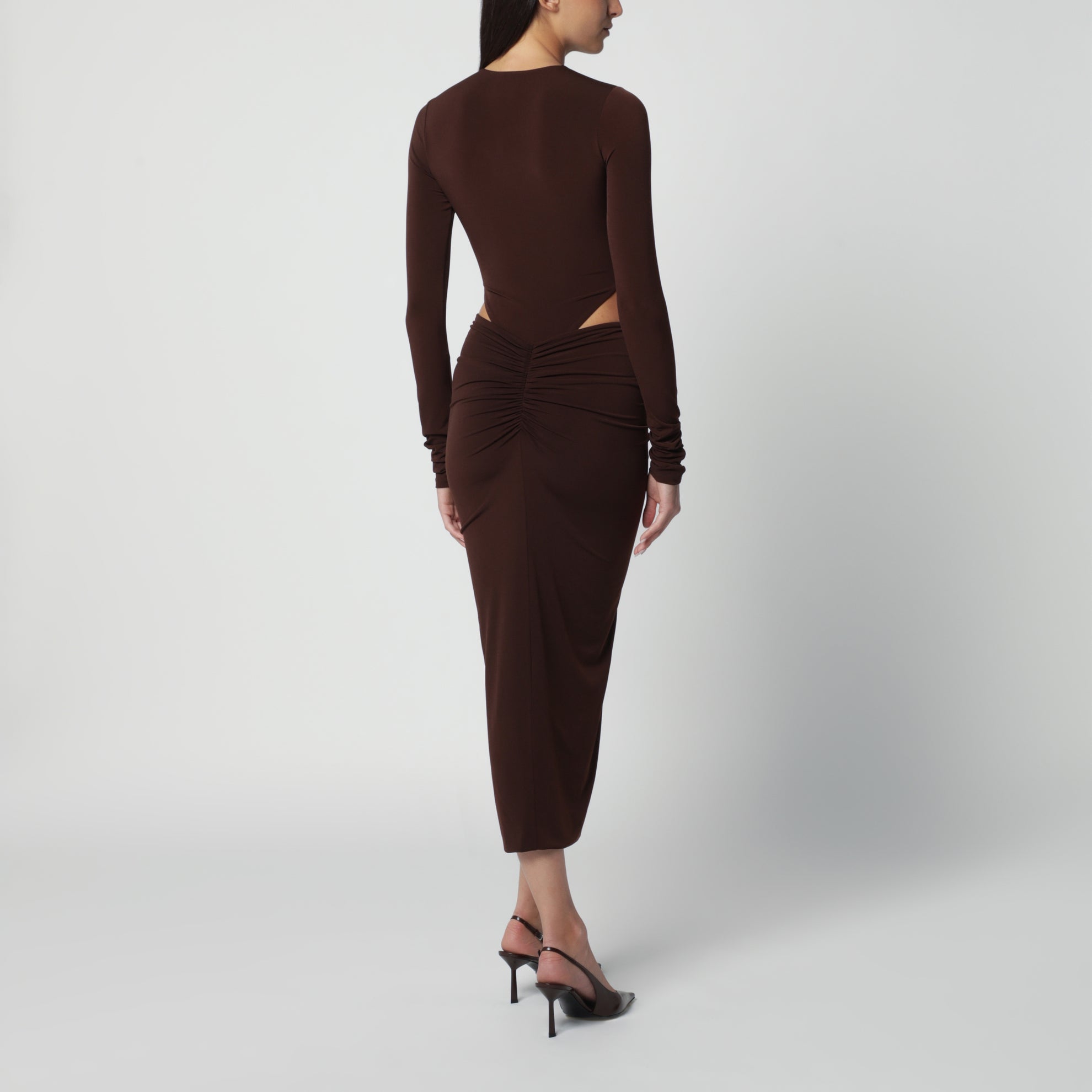 Braunes Midikleid mit Cut-out-Detail an der Taille