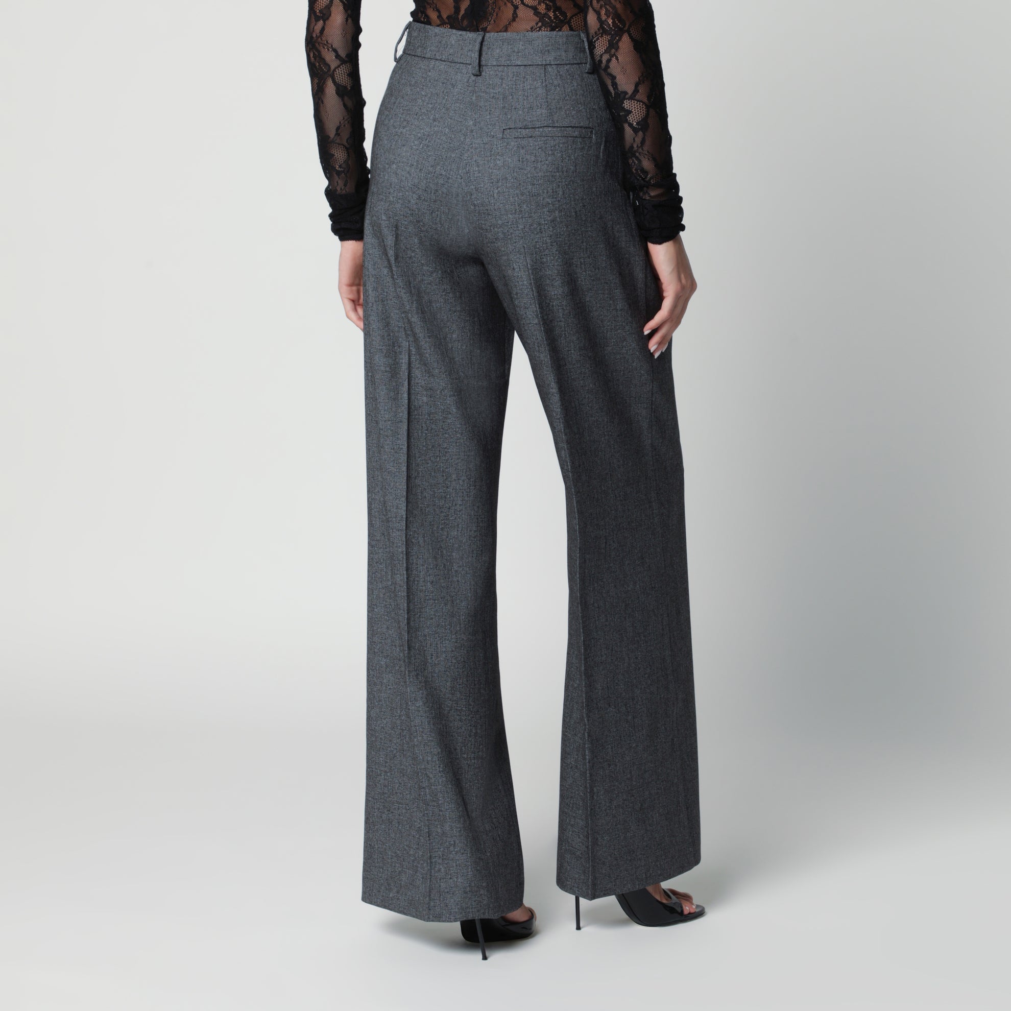 Graue Hose mit weitem Bein