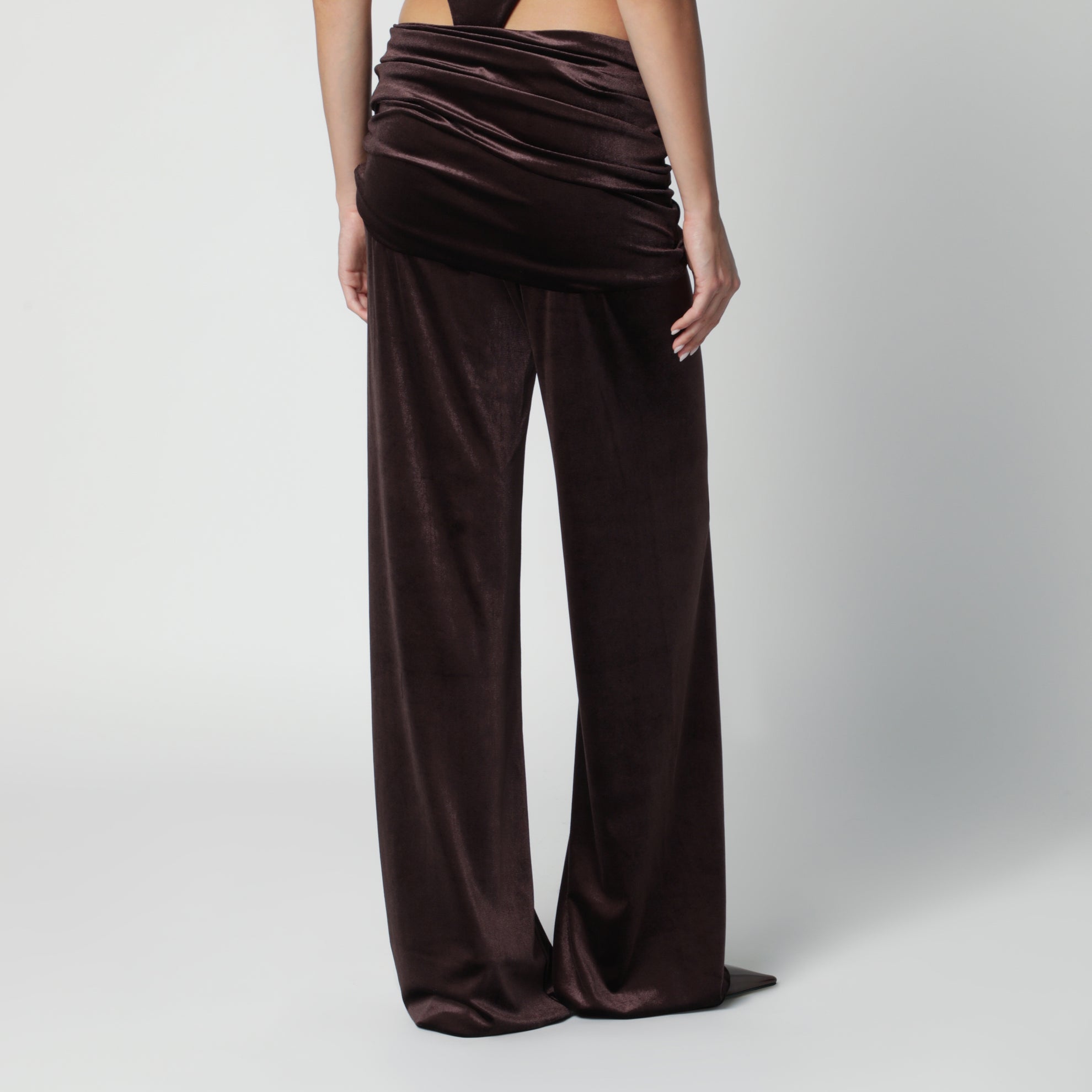 Braune Hose in Samtoptik mit drapiertem Bund