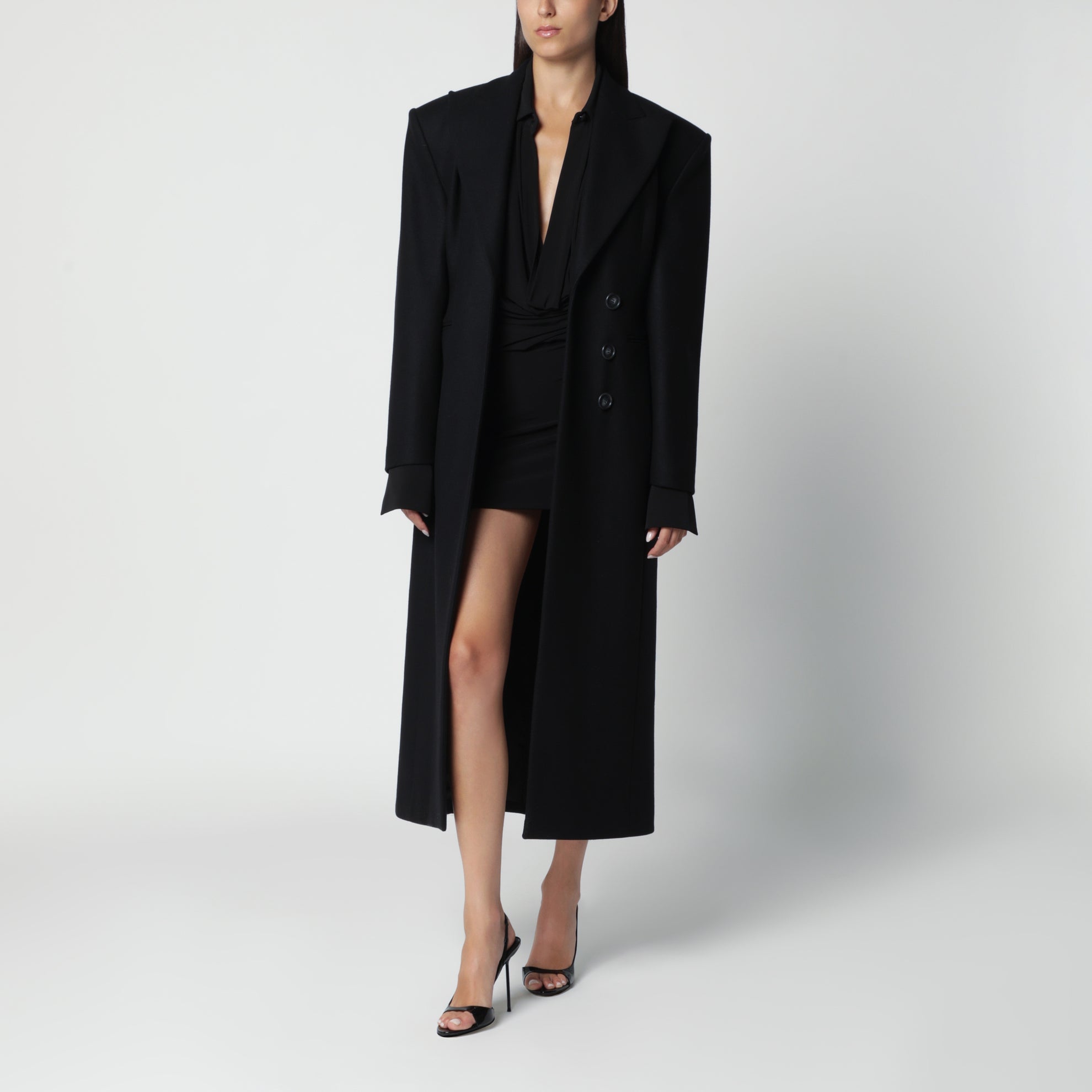 Cappotto monopetto nero con spalle strutturate