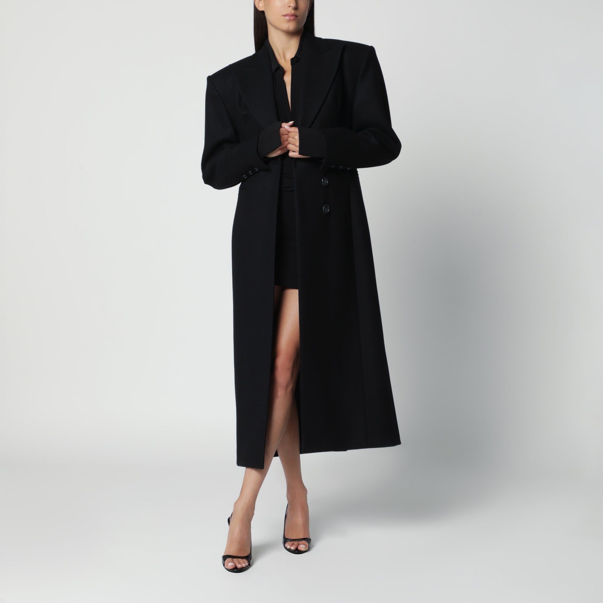 Cappotto monopetto nero con spalle strutturate