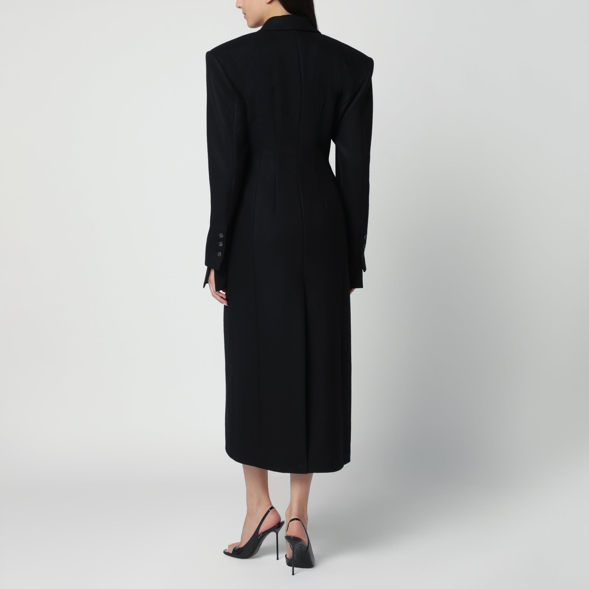 Cappotto monopetto nero con spalle strutturate