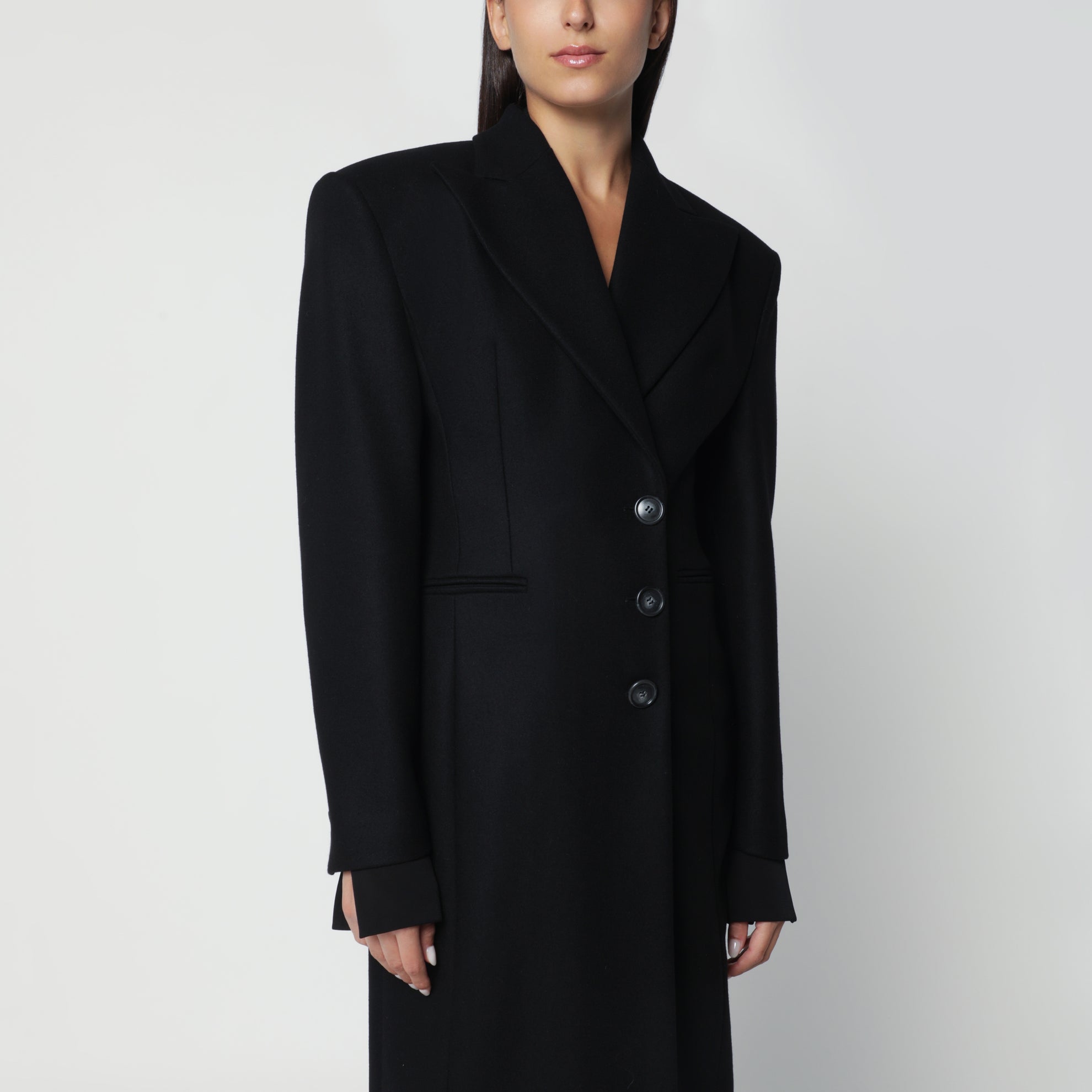 Cappotto monopetto nero con spalle strutturate