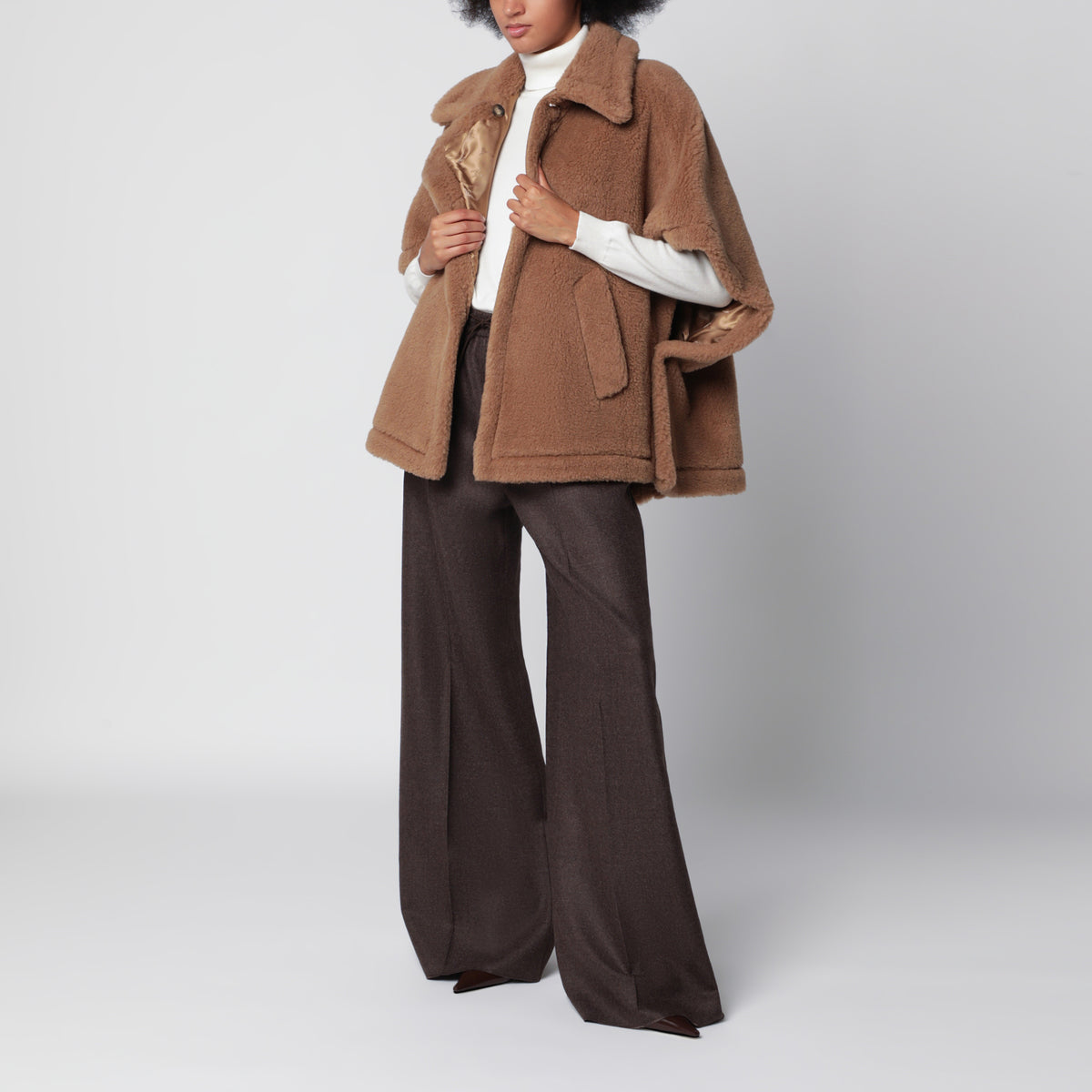 Cape courte Cammello en tissu Teddy