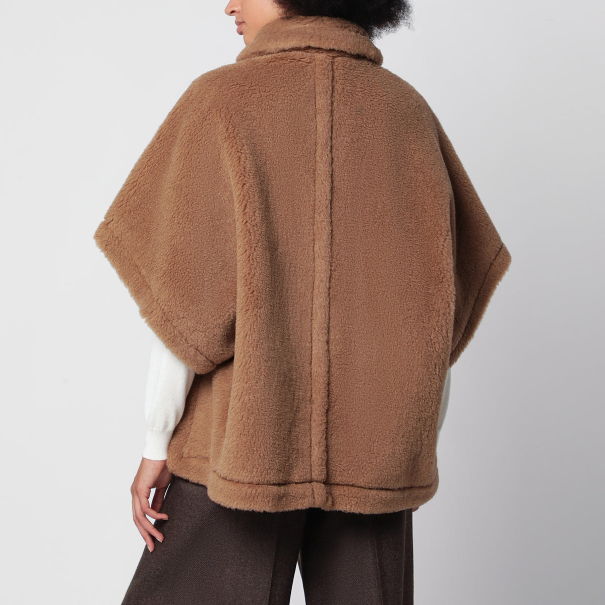 Cape courte Cammello en tissu Teddy