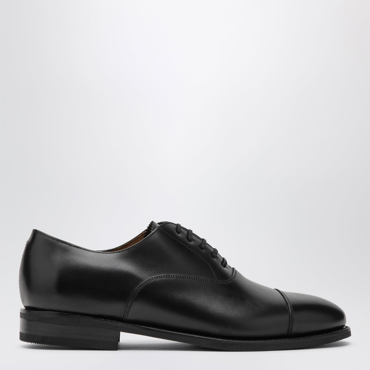 Black The Oxford shoes in smooth leather