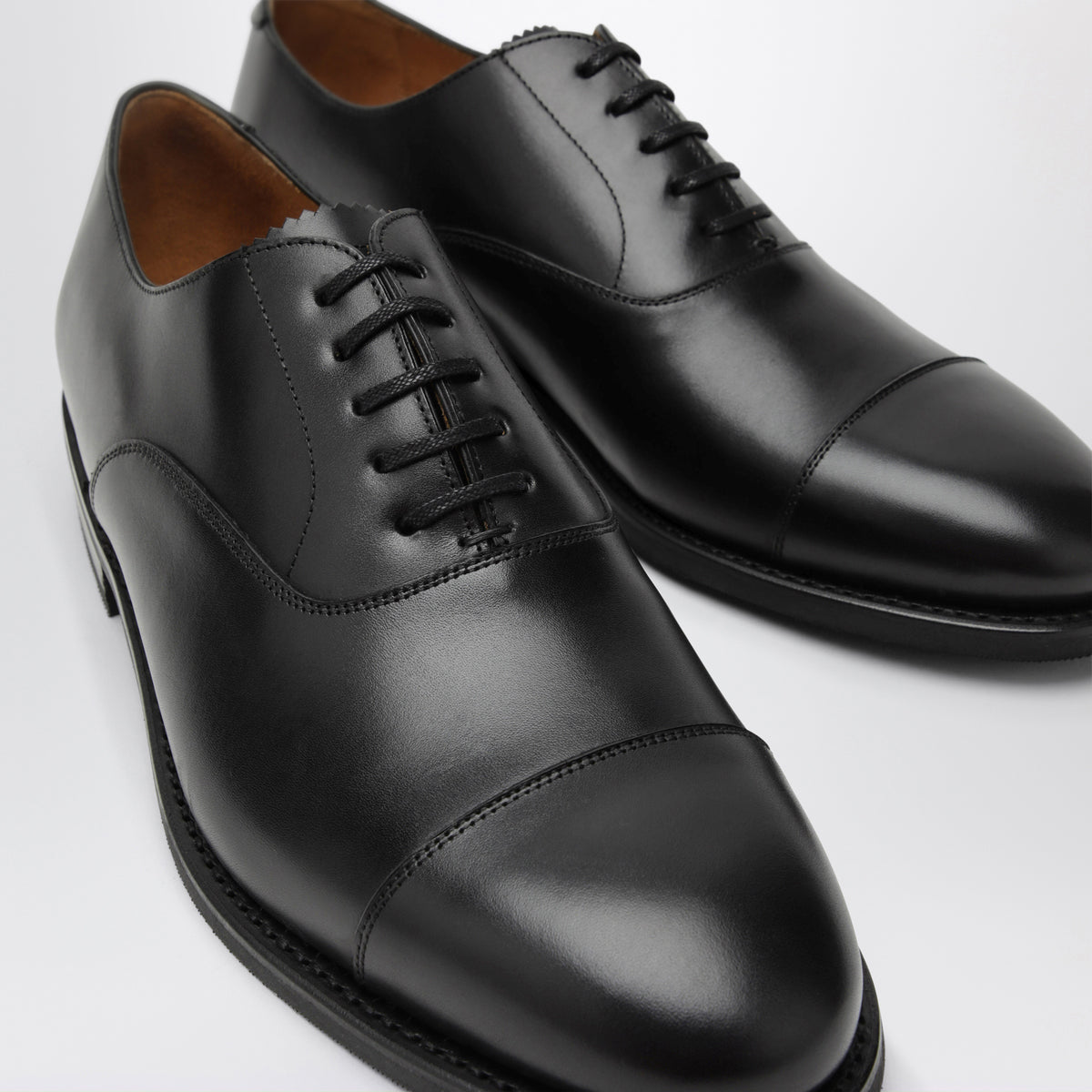 Black The Oxford shoes in smooth leather