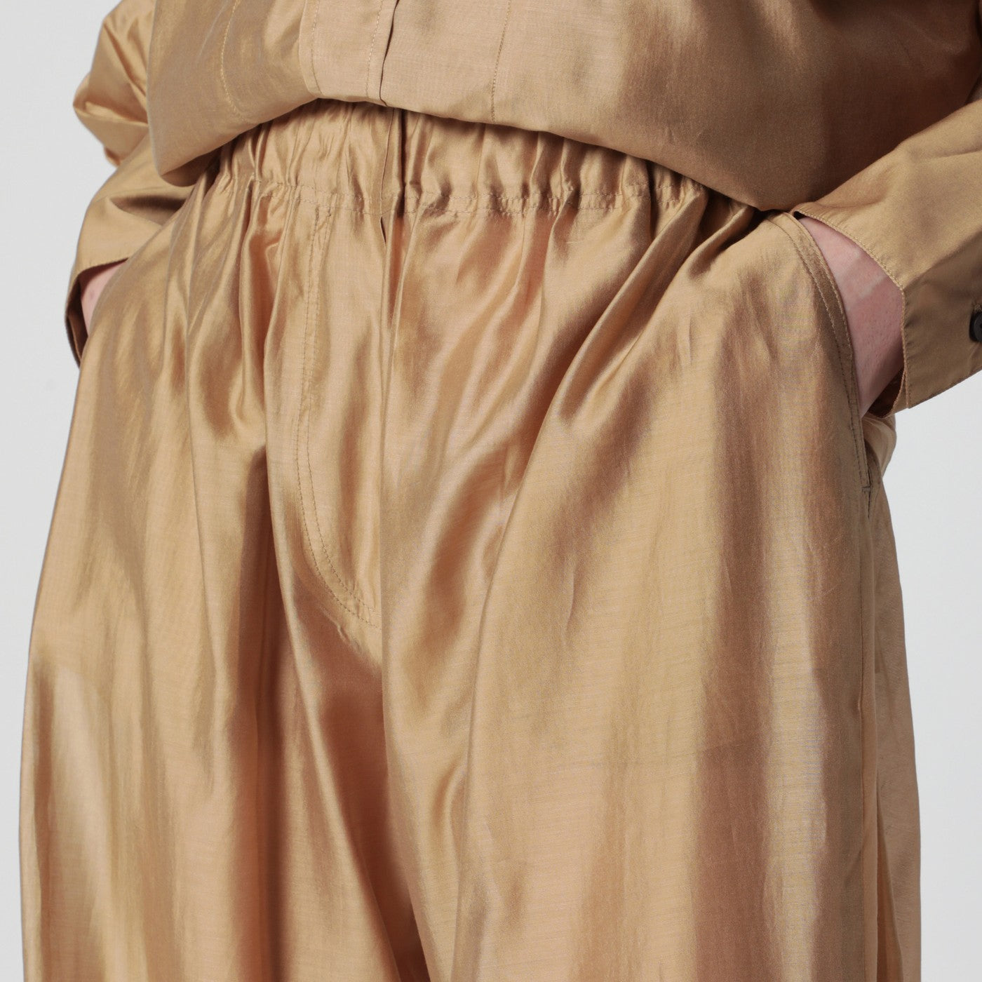 Dora-Hose aus leichter Musselin in Nude