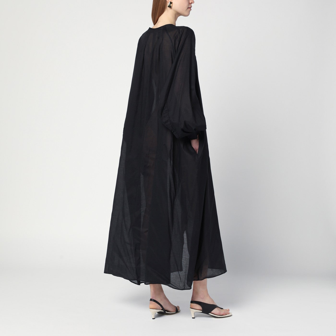 Loose black dress in cotton