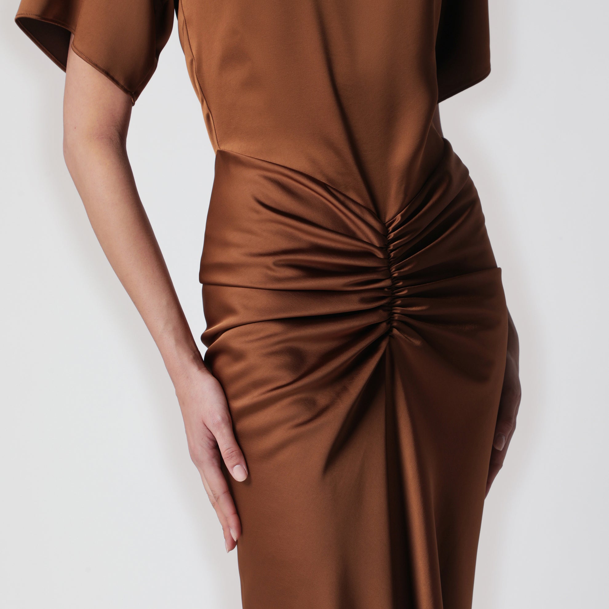 Abito lungo Iris color bronzo con vita arricciata