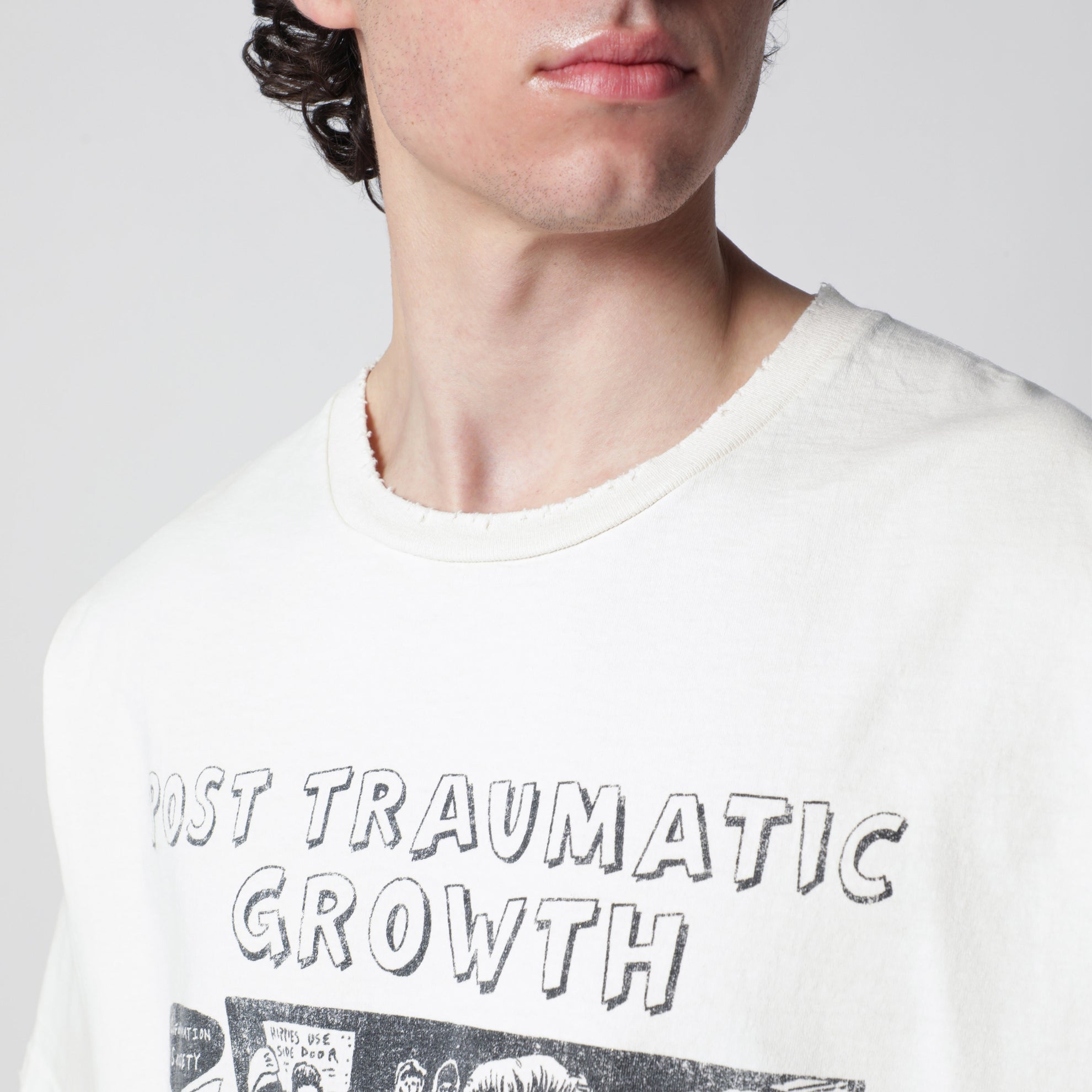 Elfenbeinfarbenes „Post Traumatic Growth“-T-Shirt