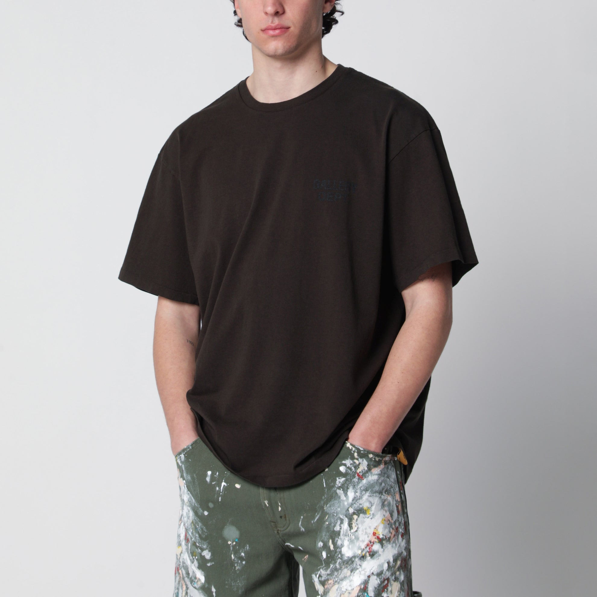 T-shirt color grafite con stampa logo