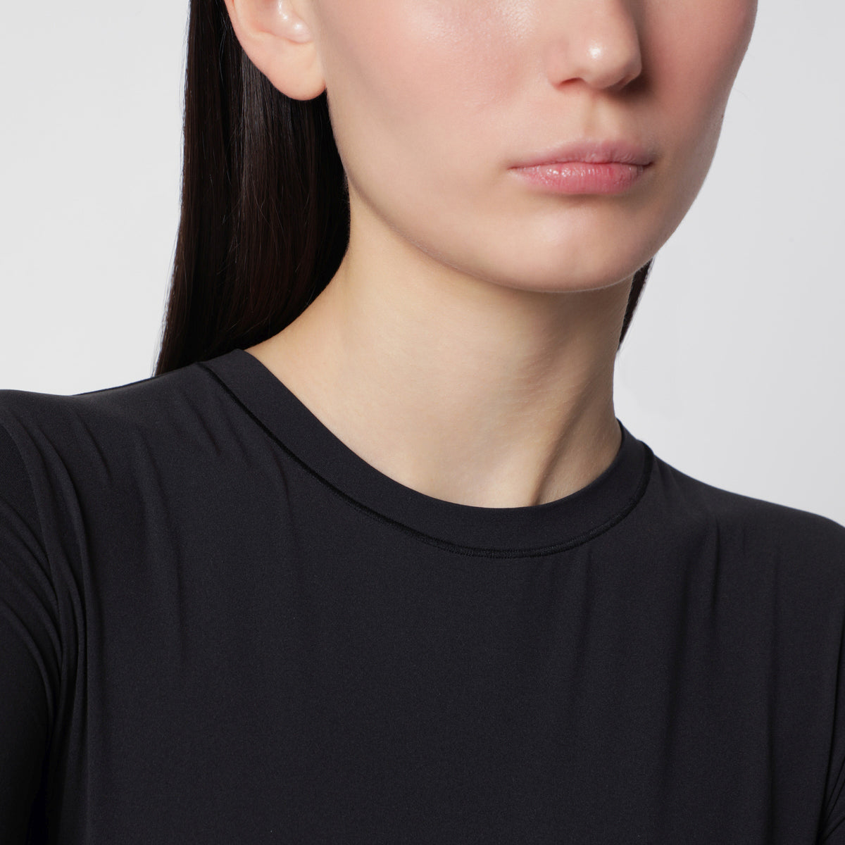 Black long-sleeved T-shirt in stretch fabric