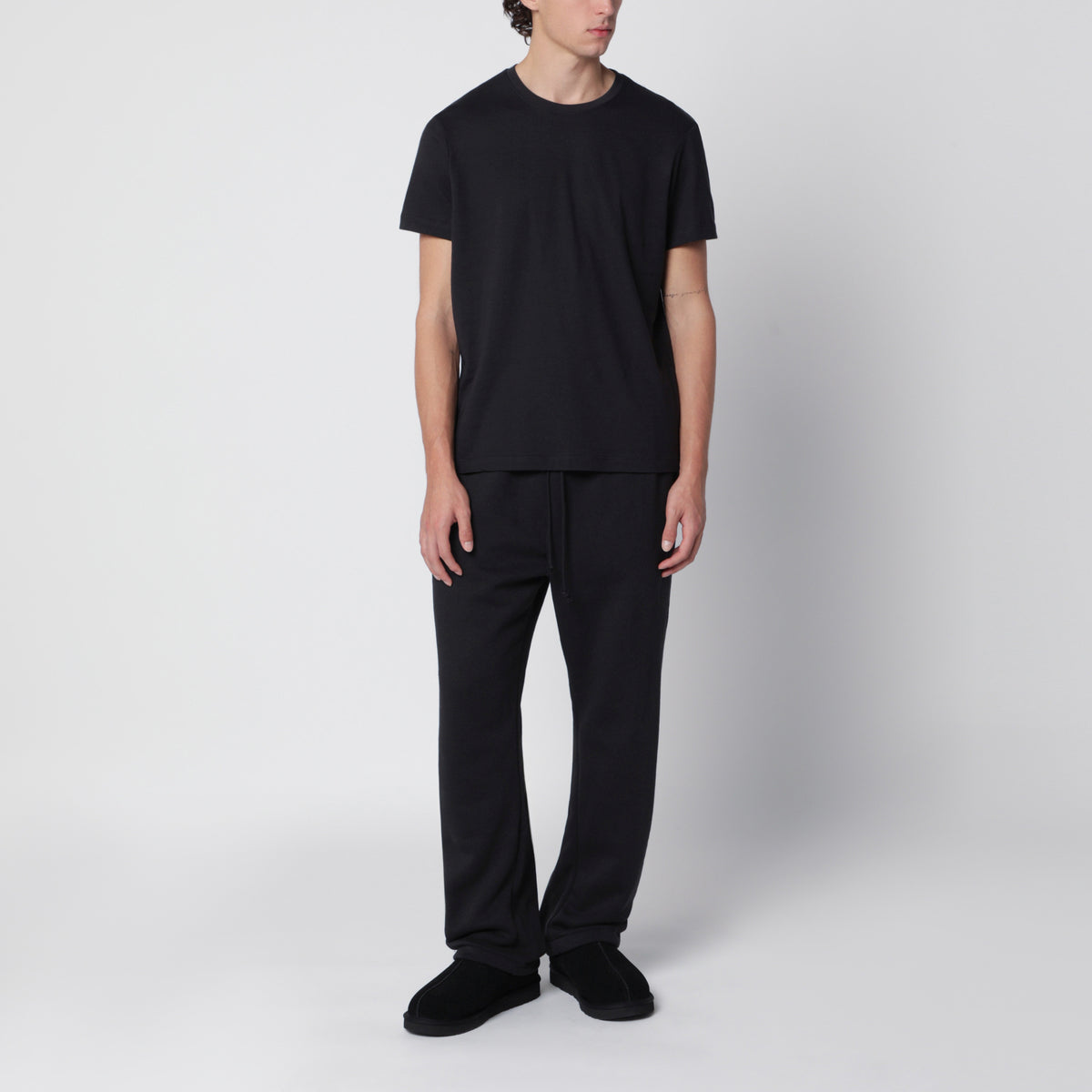 Black short-sleeved T-shirt in cotton