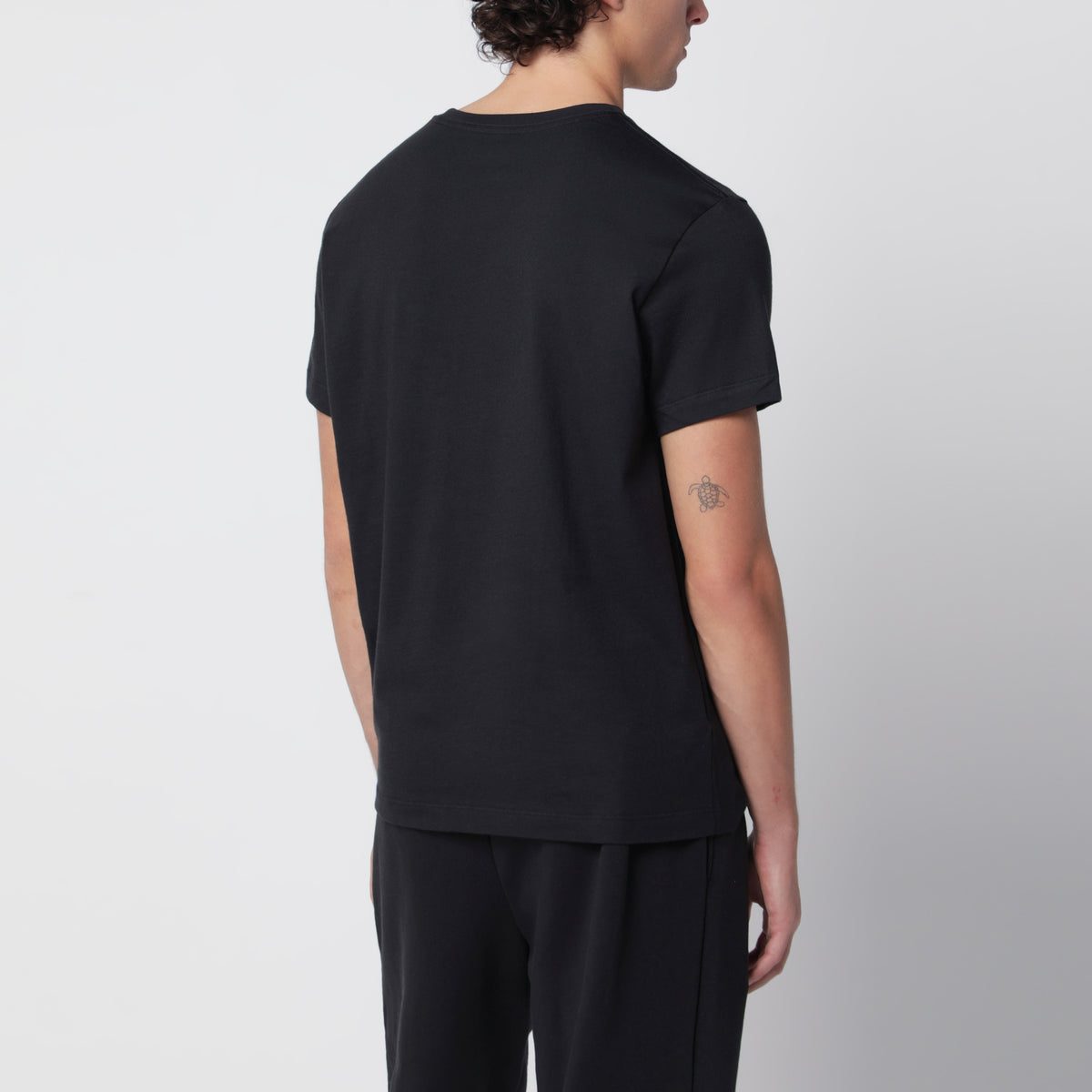 Black short-sleeved T-shirt in cotton