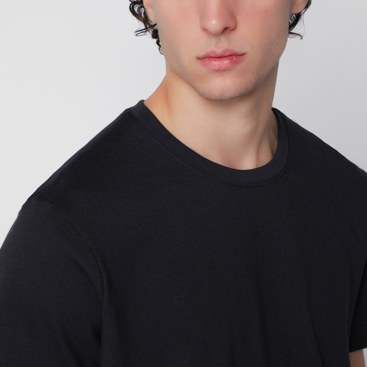 Black short-sleeved T-shirt in cotton