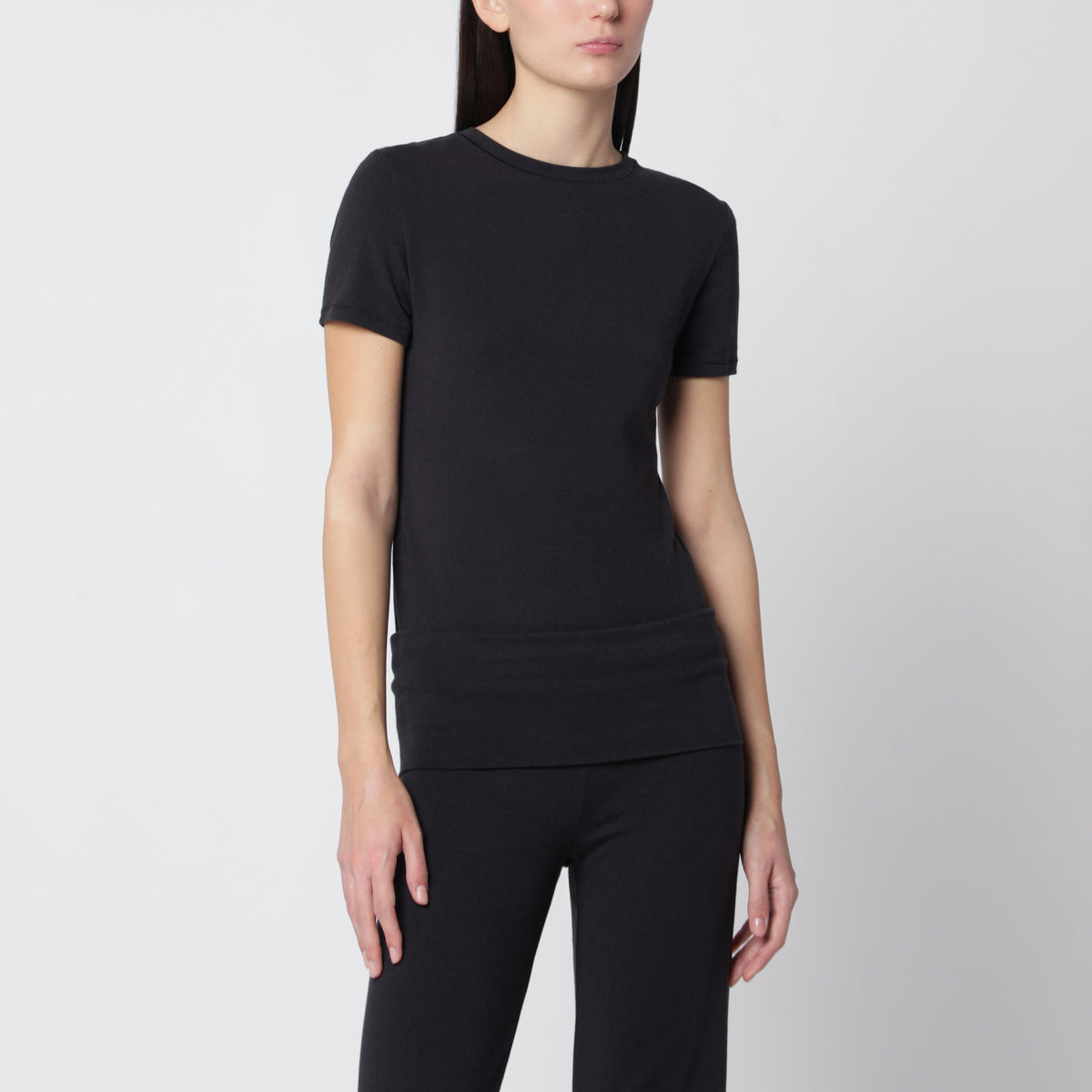 Black short-sleeved T-shirt in stretch fabric