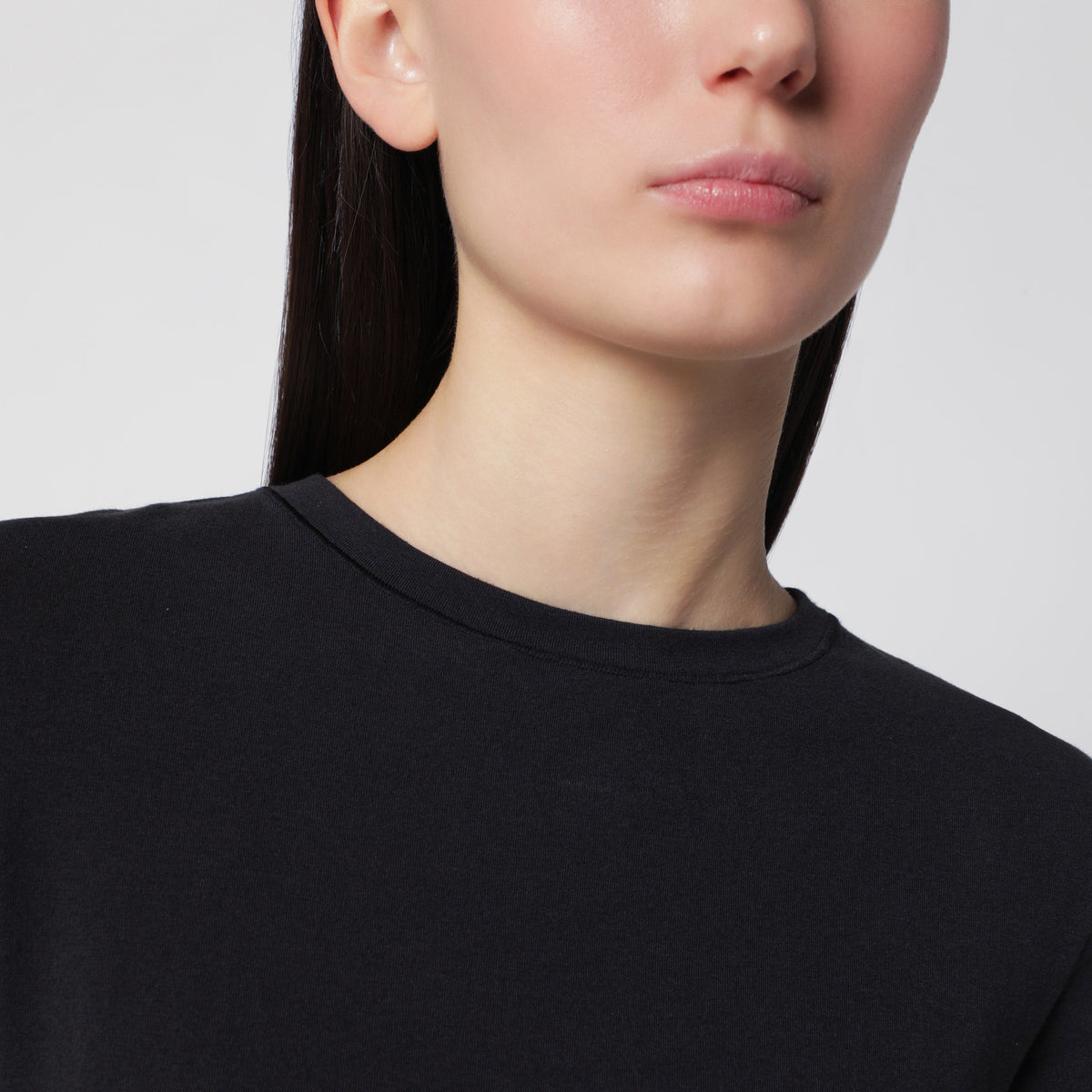 Black short-sleeved T-shirt in stretch fabric