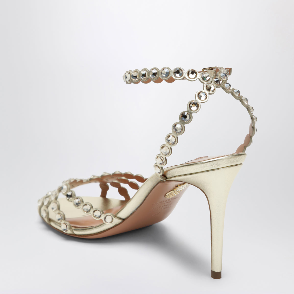 Platinfarbene Tequila Sandalen aus Metallic-Leder mit Kristallen