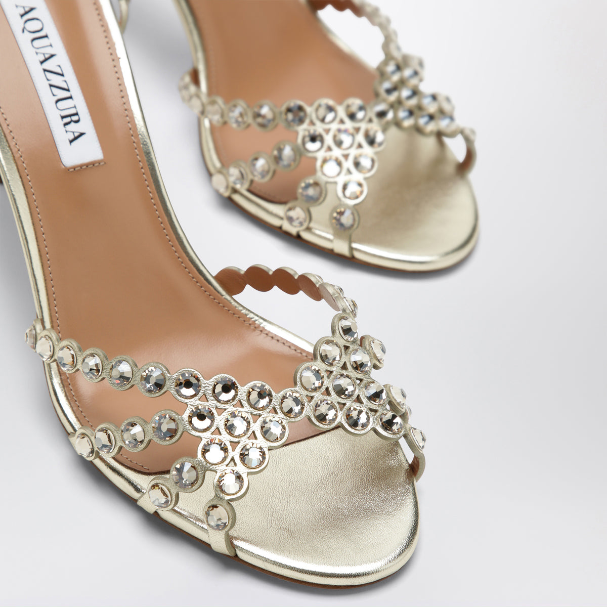 Platinfarbene Tequila Sandalen aus Metallic-Leder mit Kristallen