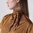 T-shirt con foulard marrone cannella
