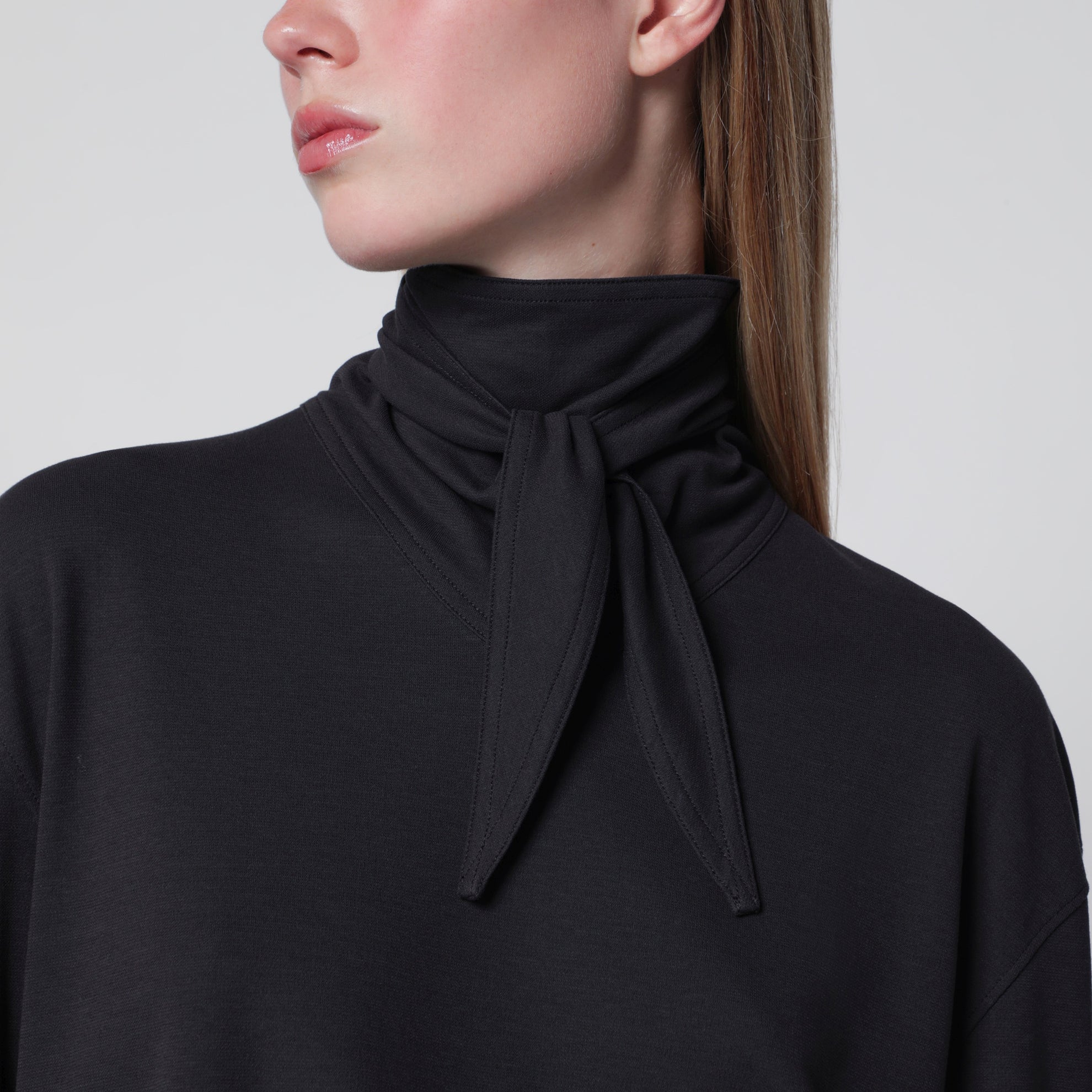 Dunkelgrauer Langarmpullover mit Schaldetail