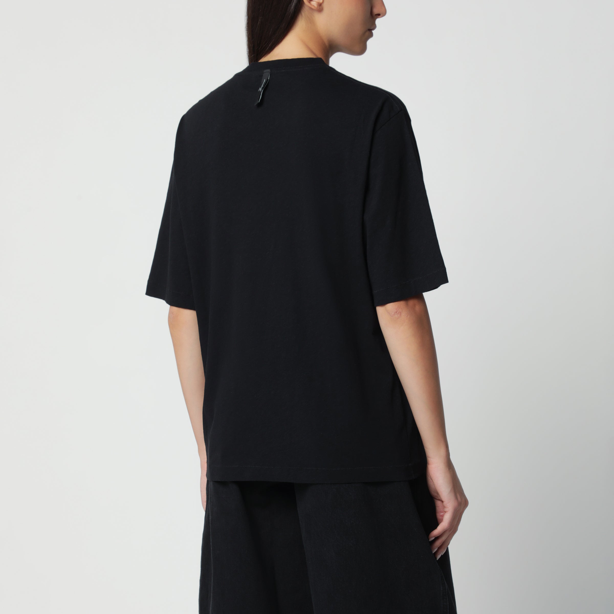 JACQUEMUS Black logo-print T-shirt | TheDoubleF