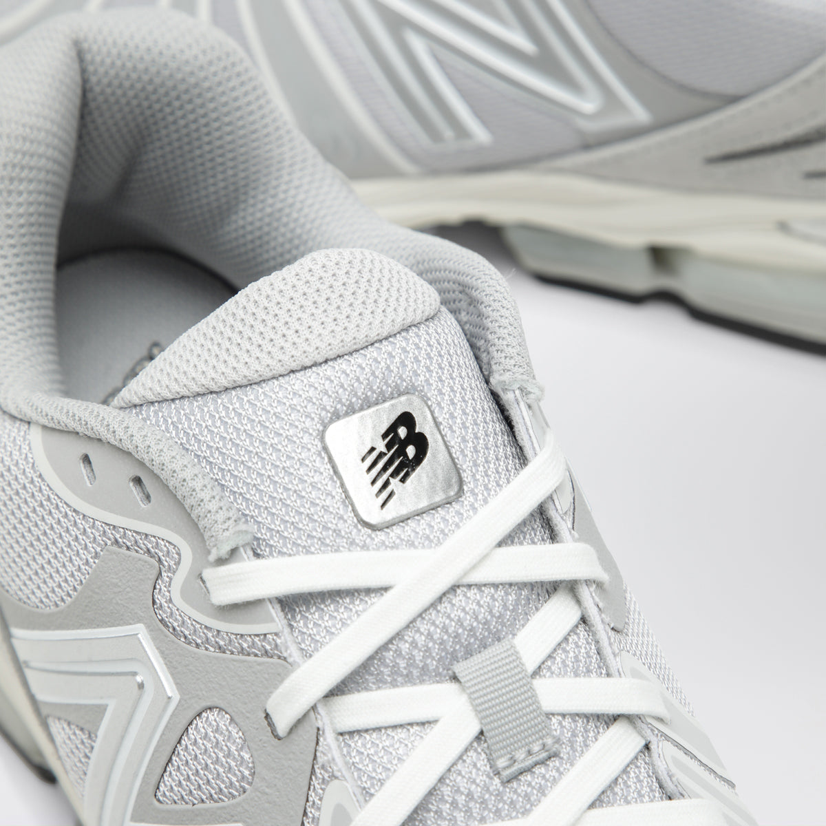 Sneaker Abzorb 1890 grigie e argento