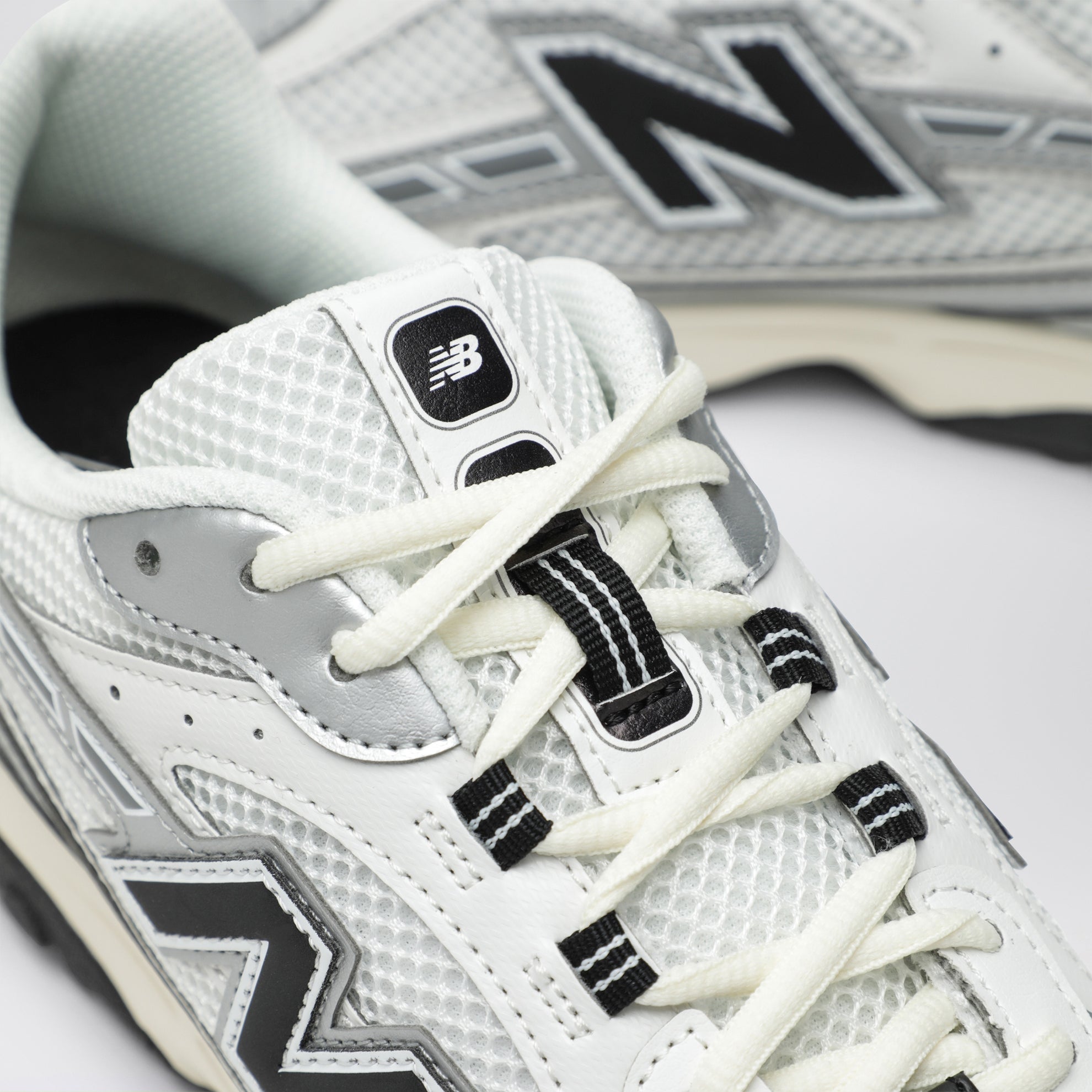 Sneakers 204L White/ Black/ Silver