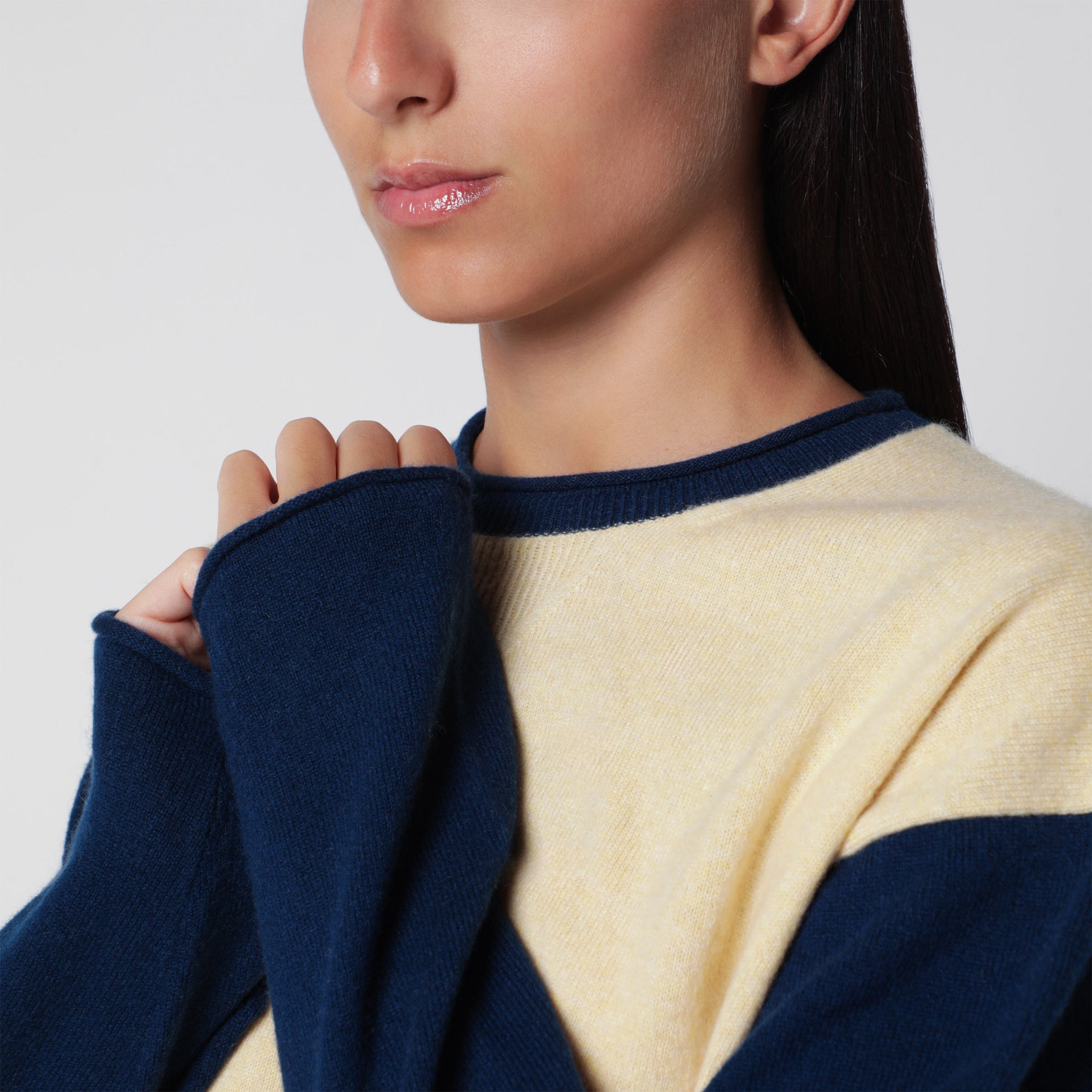 Baseball Oversized Crew sweater in butter/navy cashmere