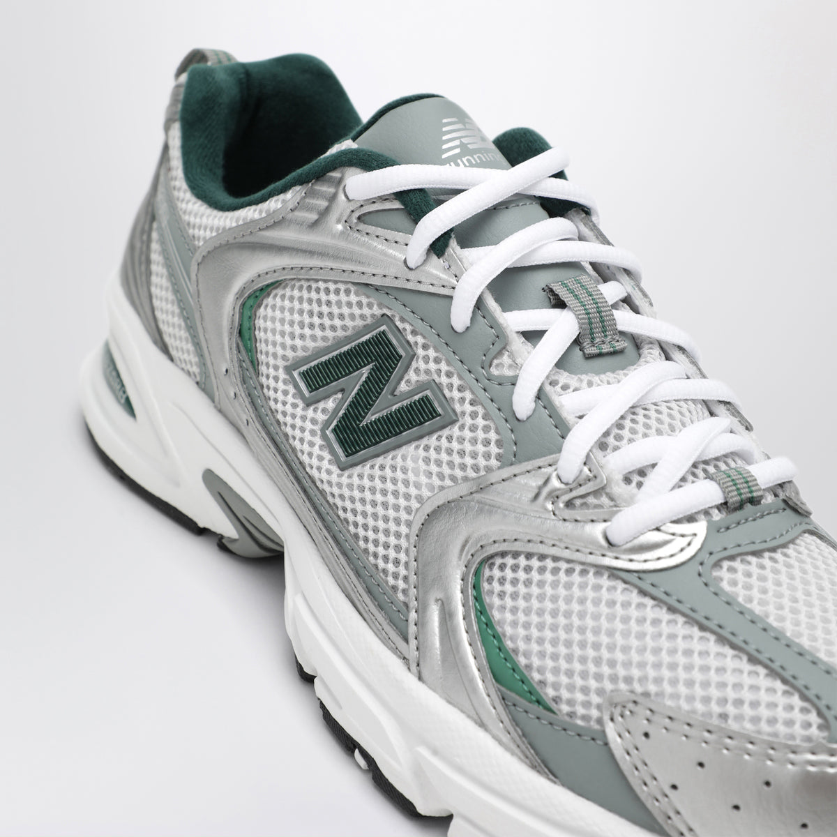 Sneakers 530 Silver Metallic/ Grey Matter/ Outfield